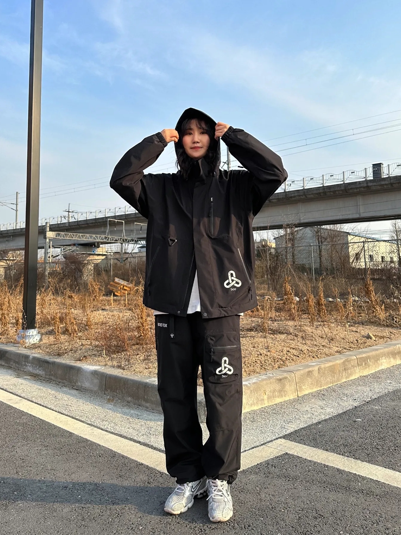 (W) Nike Air Zoom Spiridon Cage 2 Metallic Silver, Nike Air Zoom Spiridon Cage 2 Metallic Silver 착용 스타일 - 1