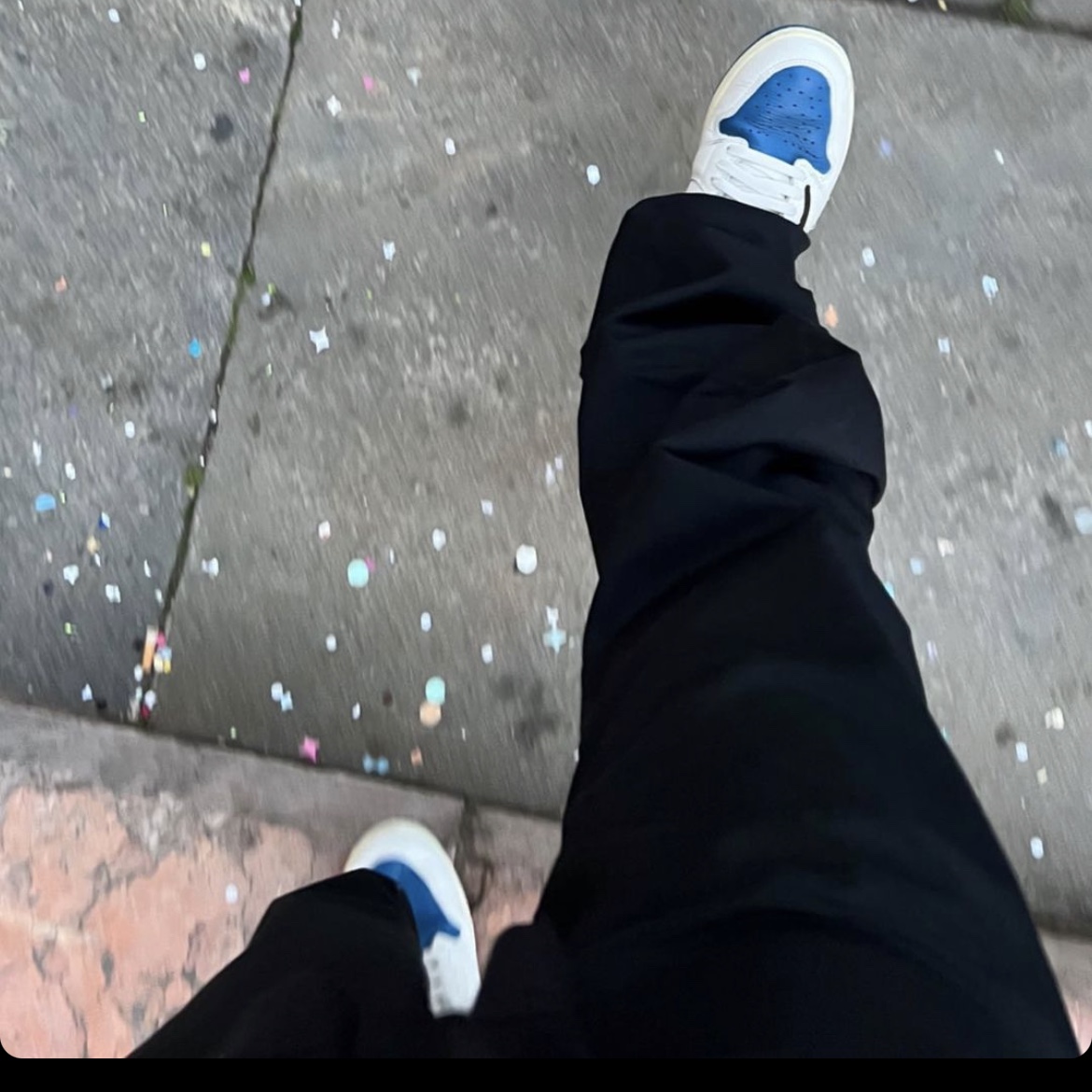 Jordan 1 x Travis Scott x Fragment Retro High OG SP Military Blue 착용 스타일