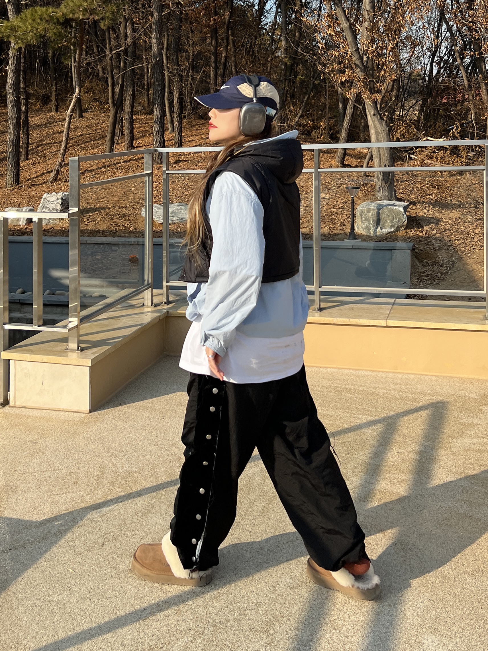 (W) UGG Disquette Slipper Chestnut, Nike x Cav Empt Tailwind Running Cap Navy 착용 스타일 - 3