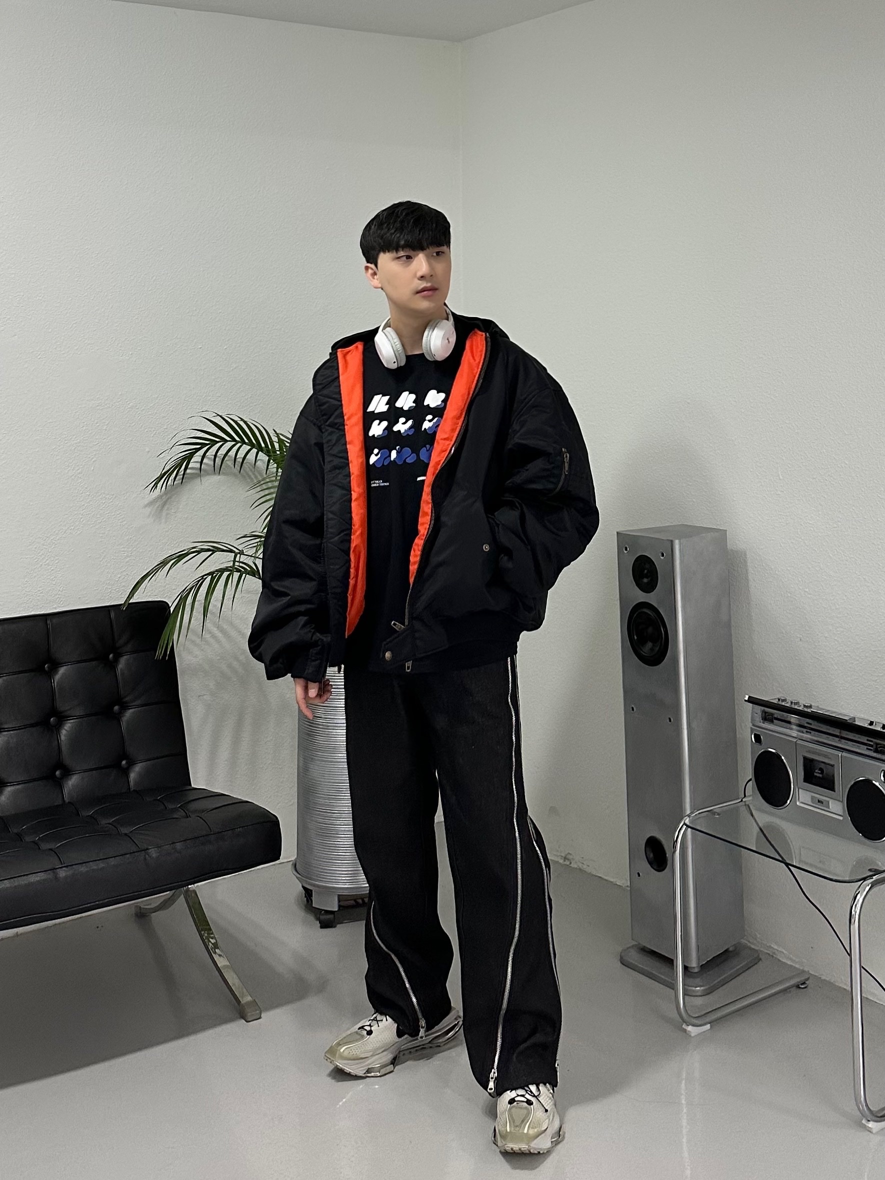 Zara x Ader Error Graphic Long Sleeve T-Shirt Black, Balenciaga 3B Sports Icon Light Bomber Black 착용 스타일