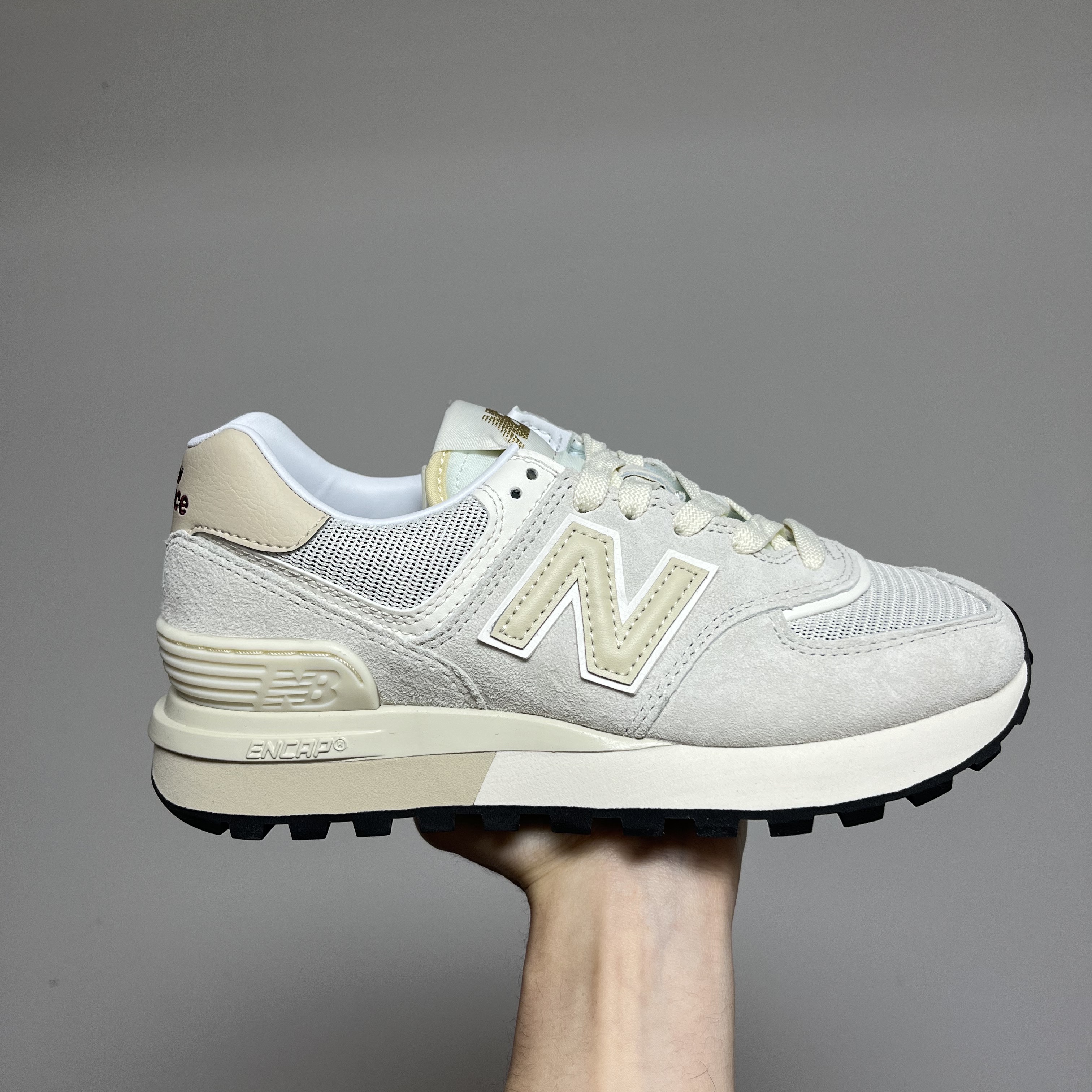 New Balance 574 Legacy Ivory 착용 스타일