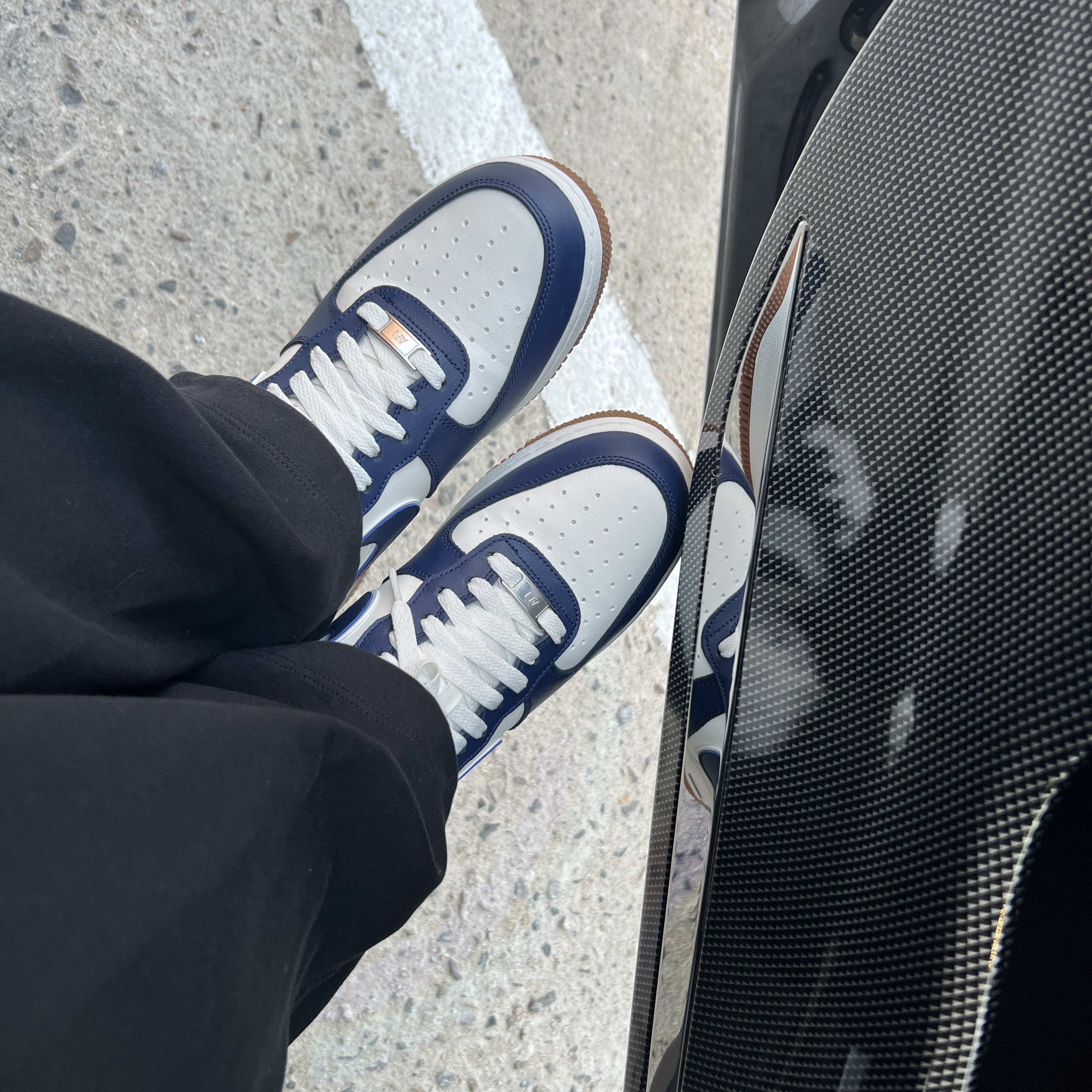 Nike Air Force 1 '07 LV8 Midnight Navy 착용 스타일 - 1