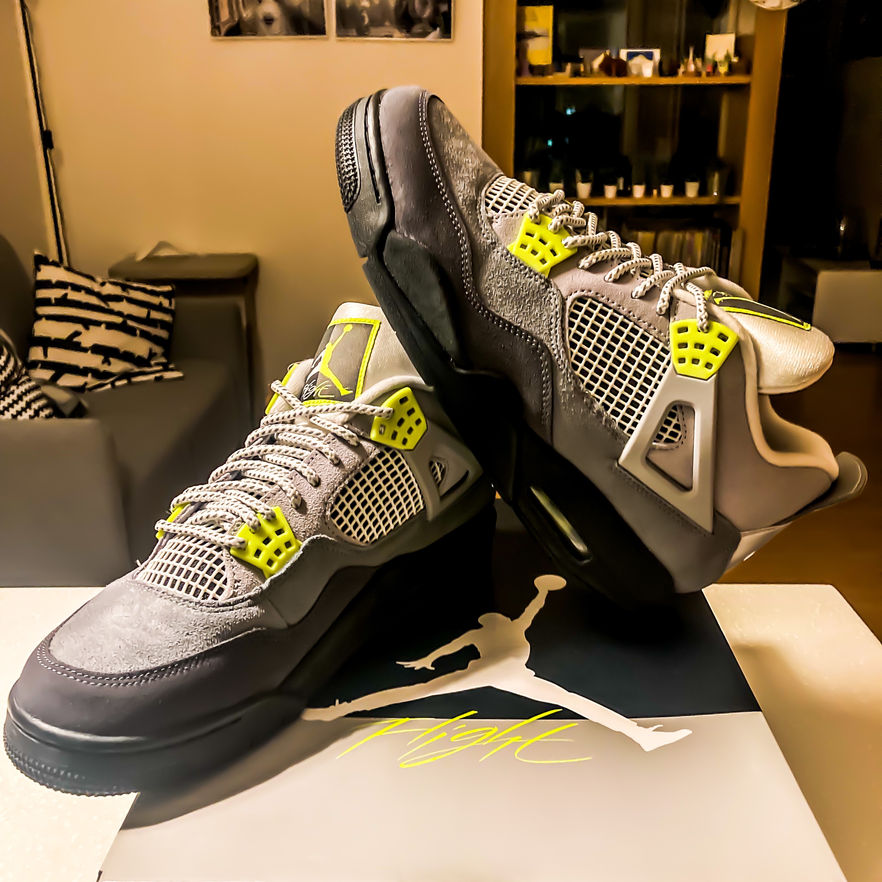 Jordan 4 Retro SE Neon 95 착용 스타일