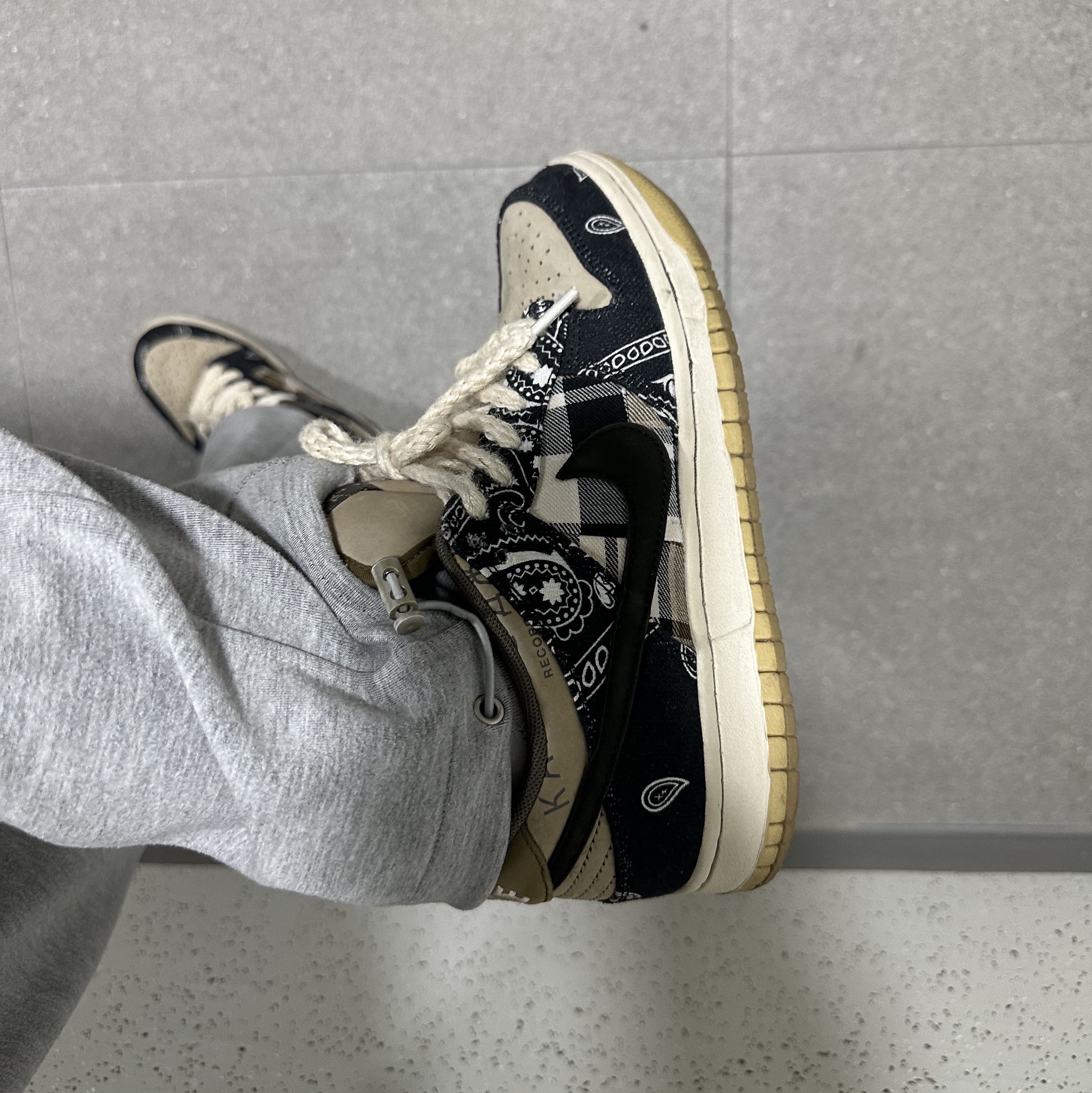 Nike x Travis Scott SB Dunk Low 착용 스타일 - 1
