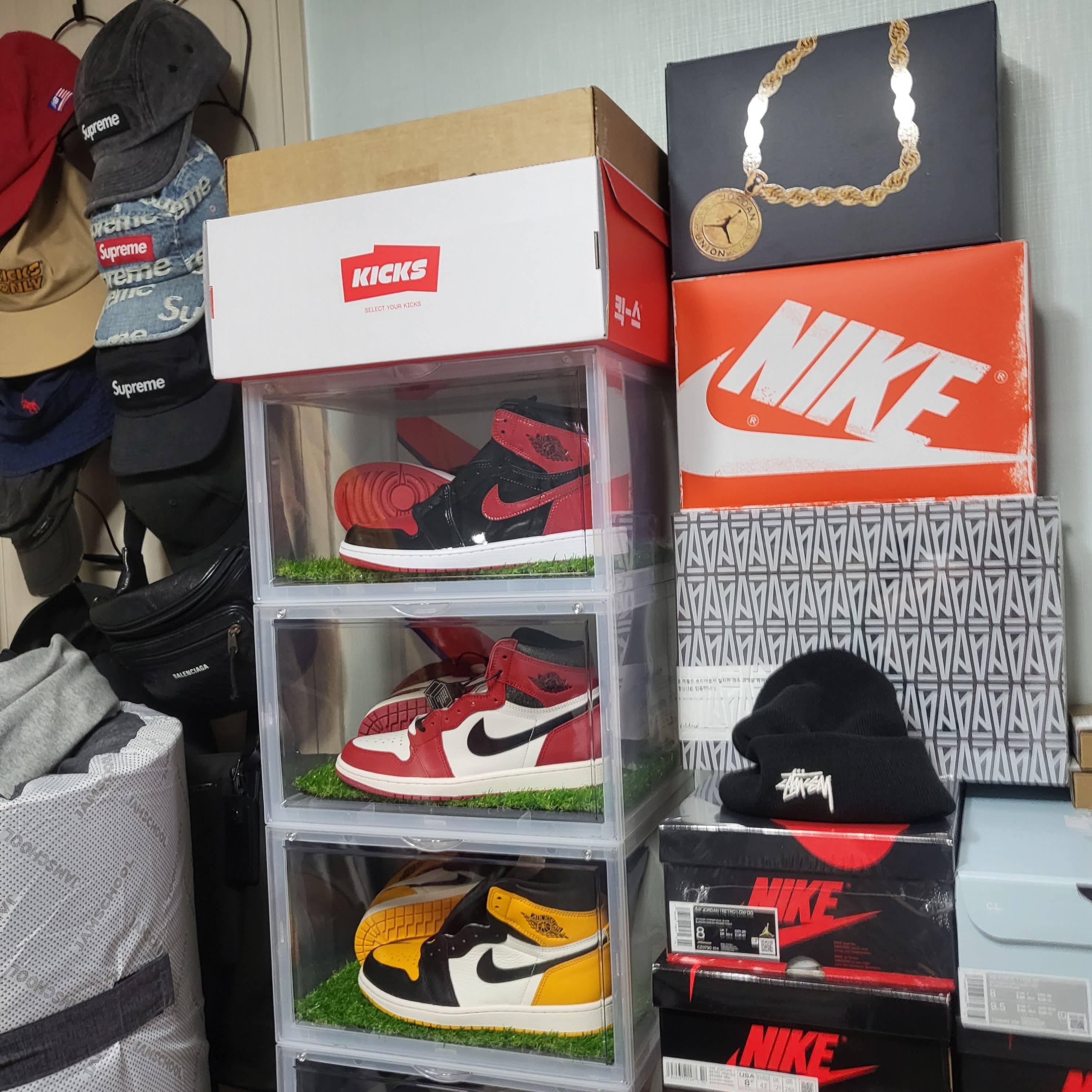 Nike x Stussy NRG Cuffed Beanie Black, Jordan 1 Retro High OG Chicago 2022 착용 스타일
