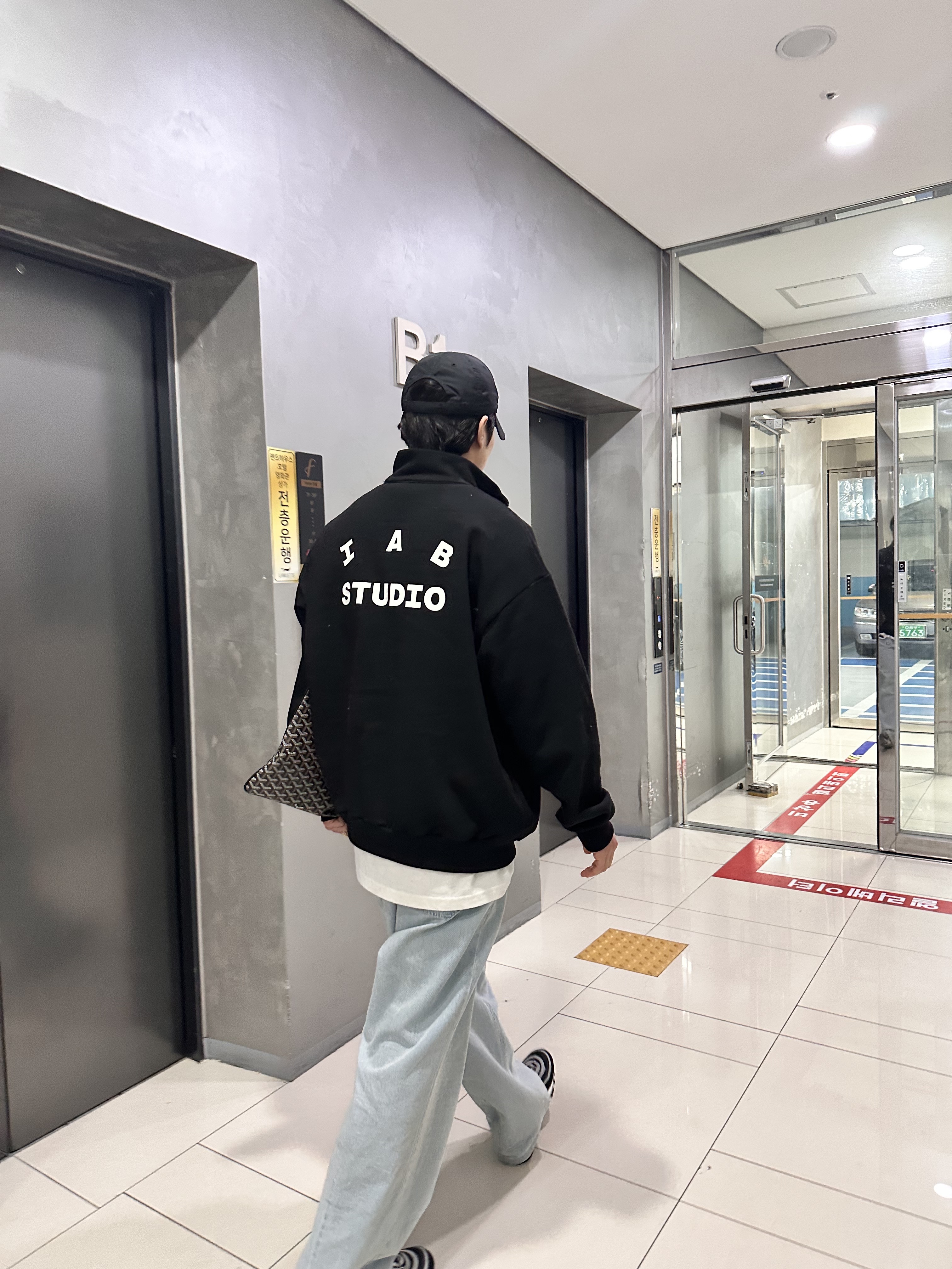 IAB Studio Half Zip-Up Black White, Nike Air Max 97 OG Black Volt Asia 착용 스타일