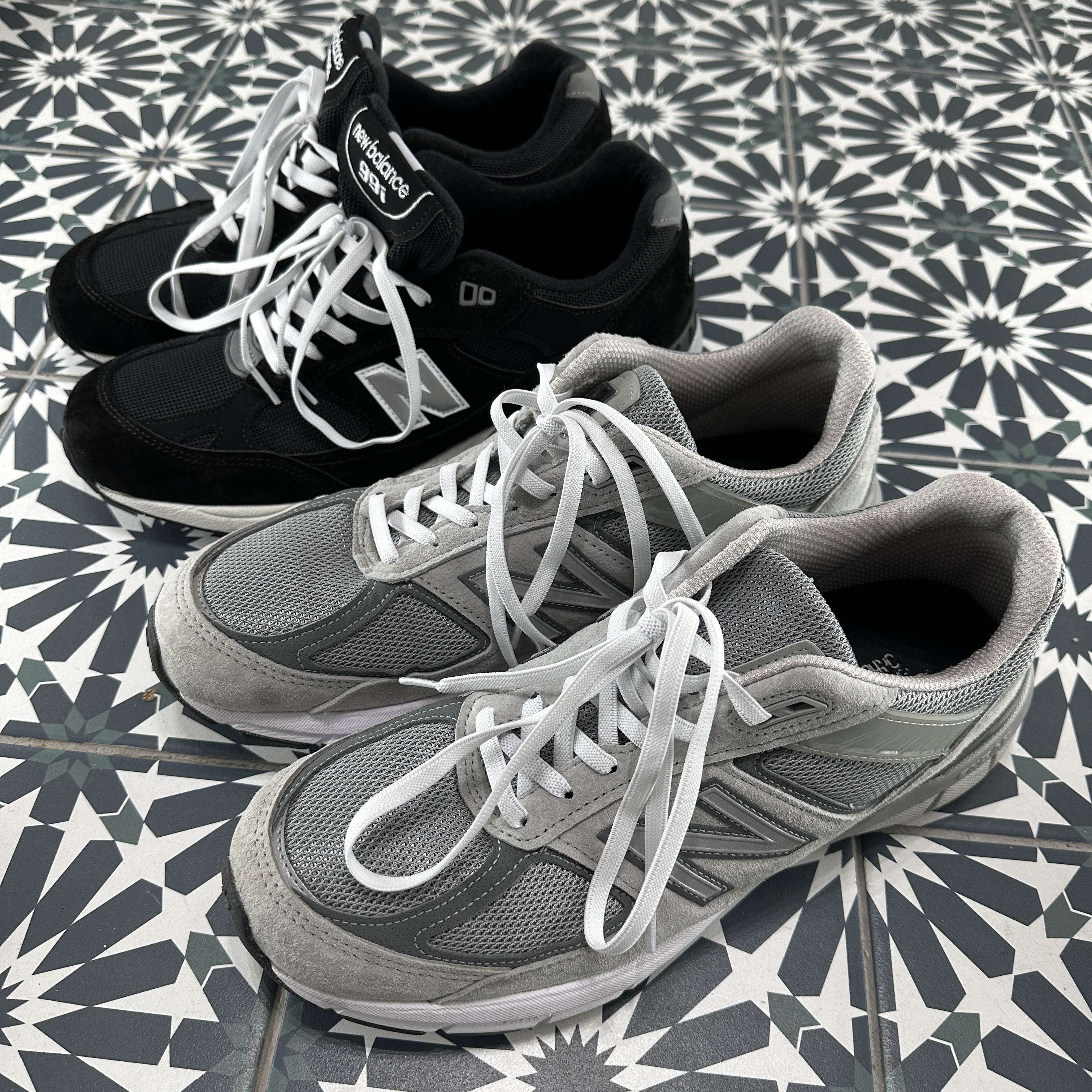 New Balance 991 Made in UK Black Silver, New Balance 990v5 Made in USA Grey - D Standard 착용 스타일 - 3