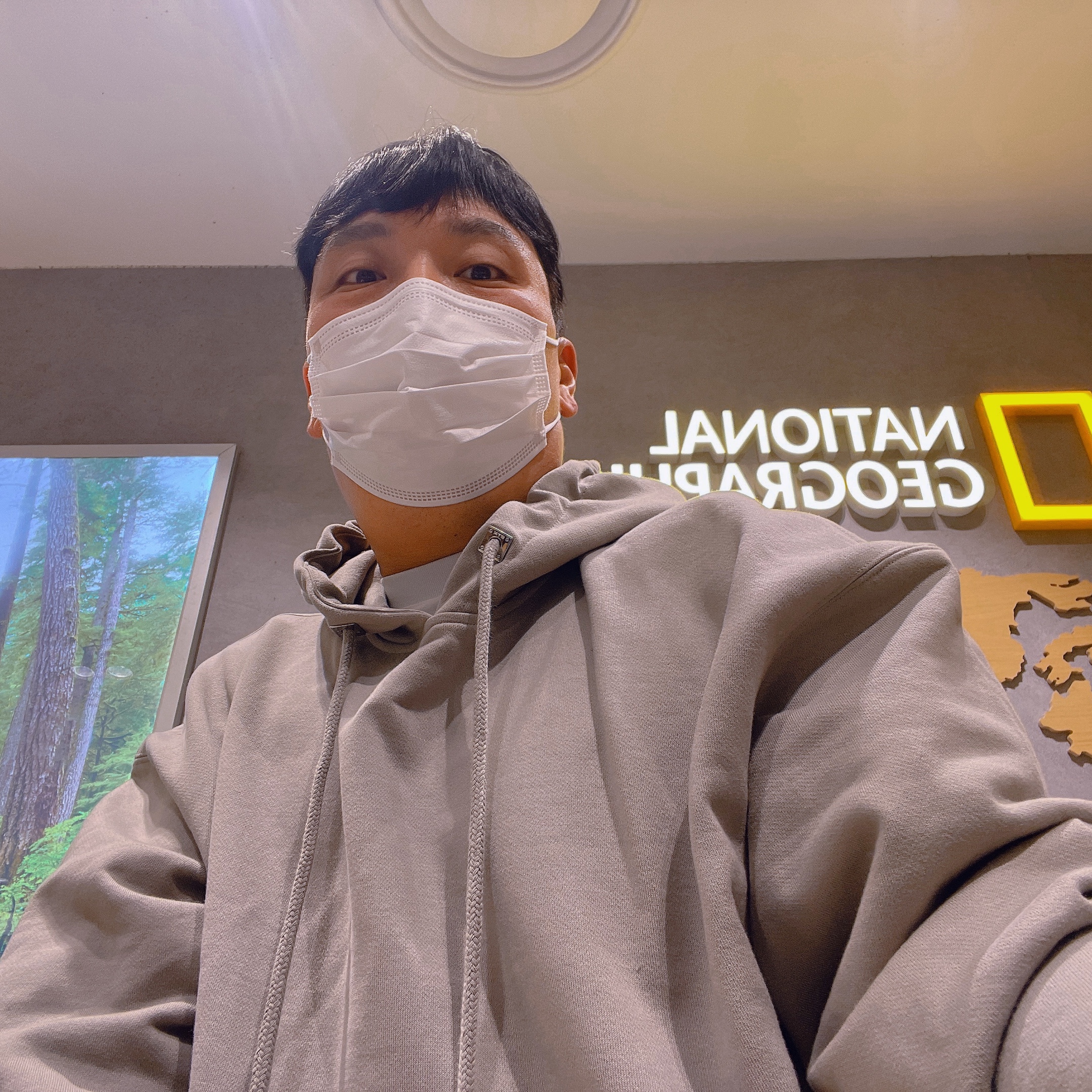 Wooyoungmi Feather Back Logo Hooded Sweatshirt Grey - 23SS 착용 스타일 - 3