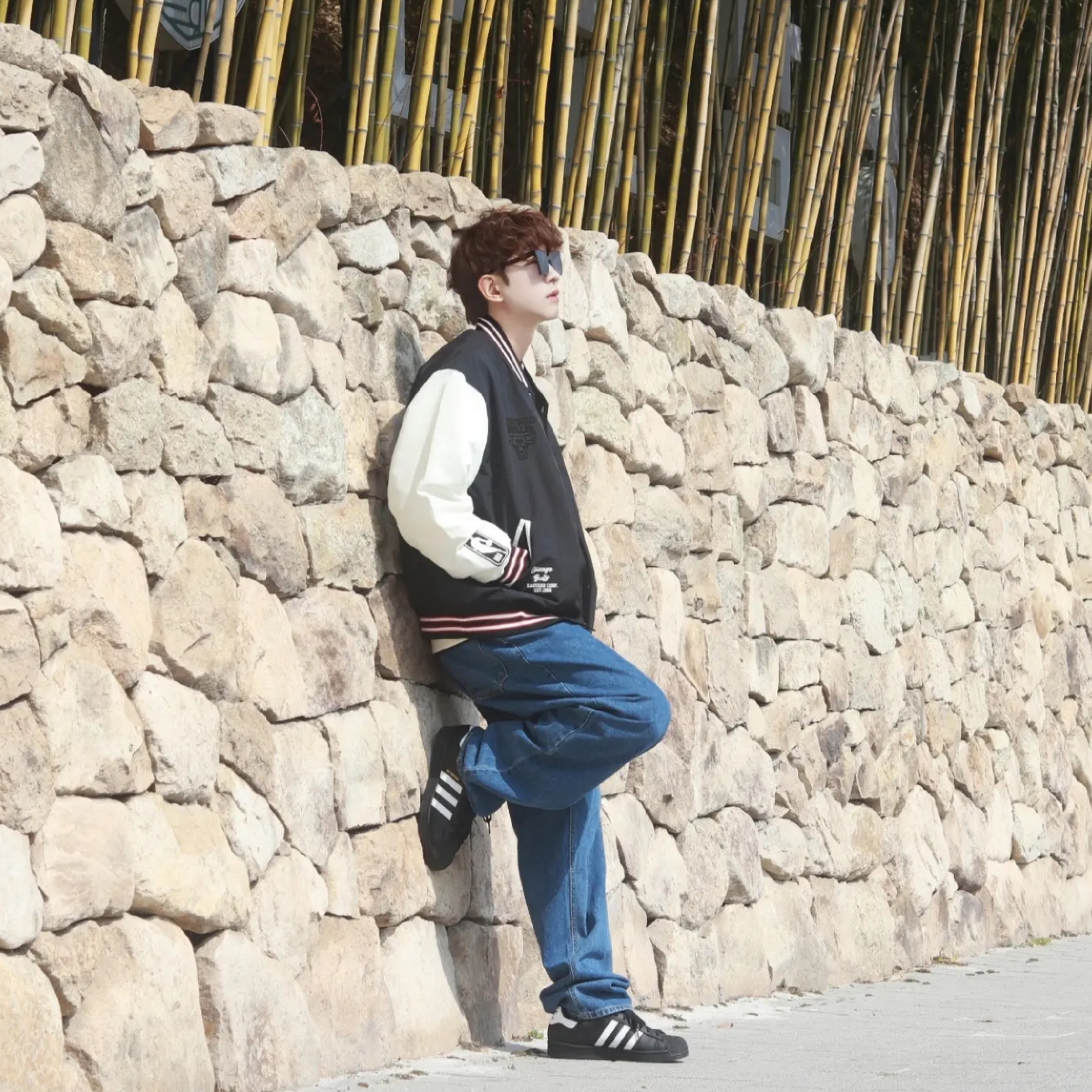 Adidas Superstar Core Black White 착용 스타일 - 5