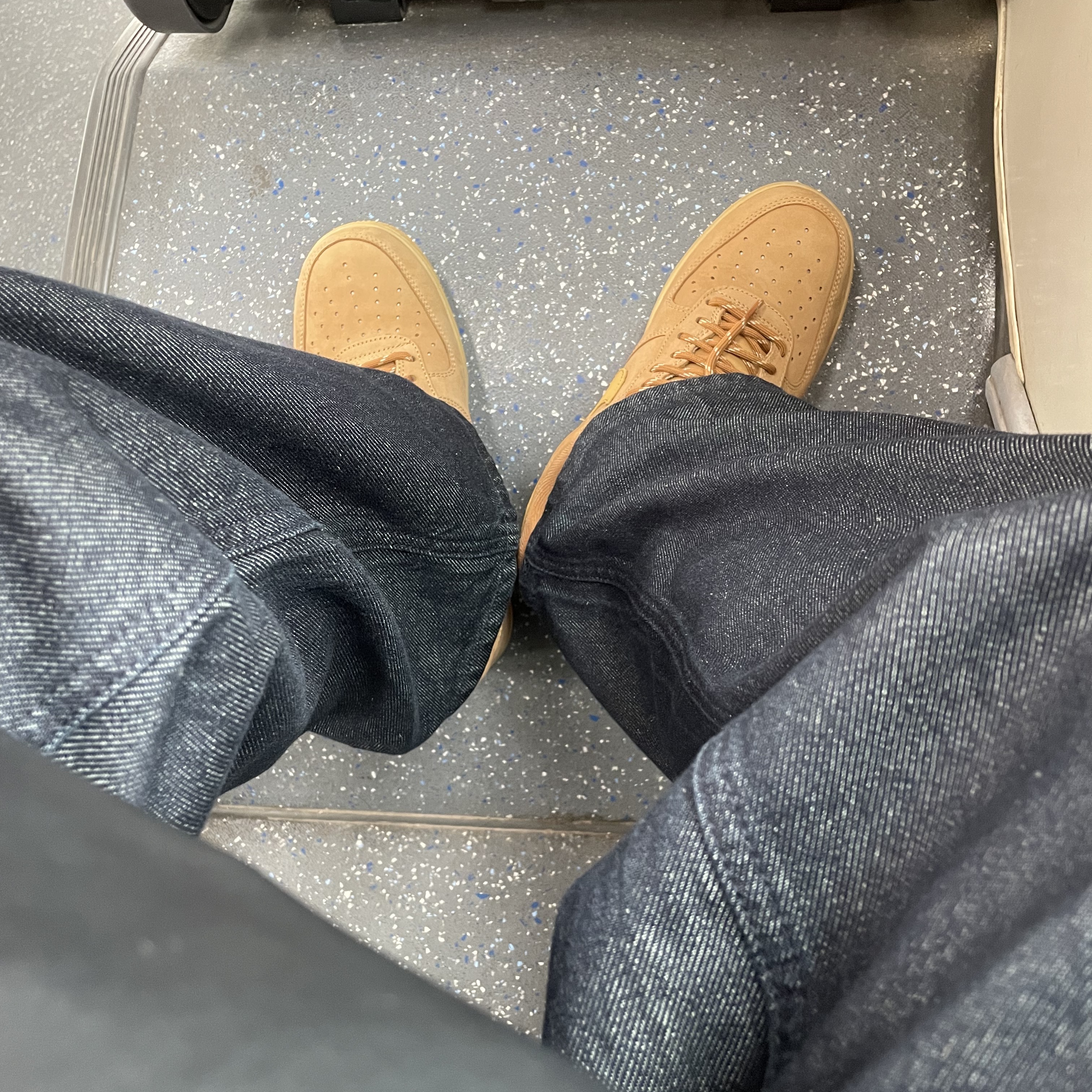 Nike Air Force 1 '07 WB Flax 착용 스타일