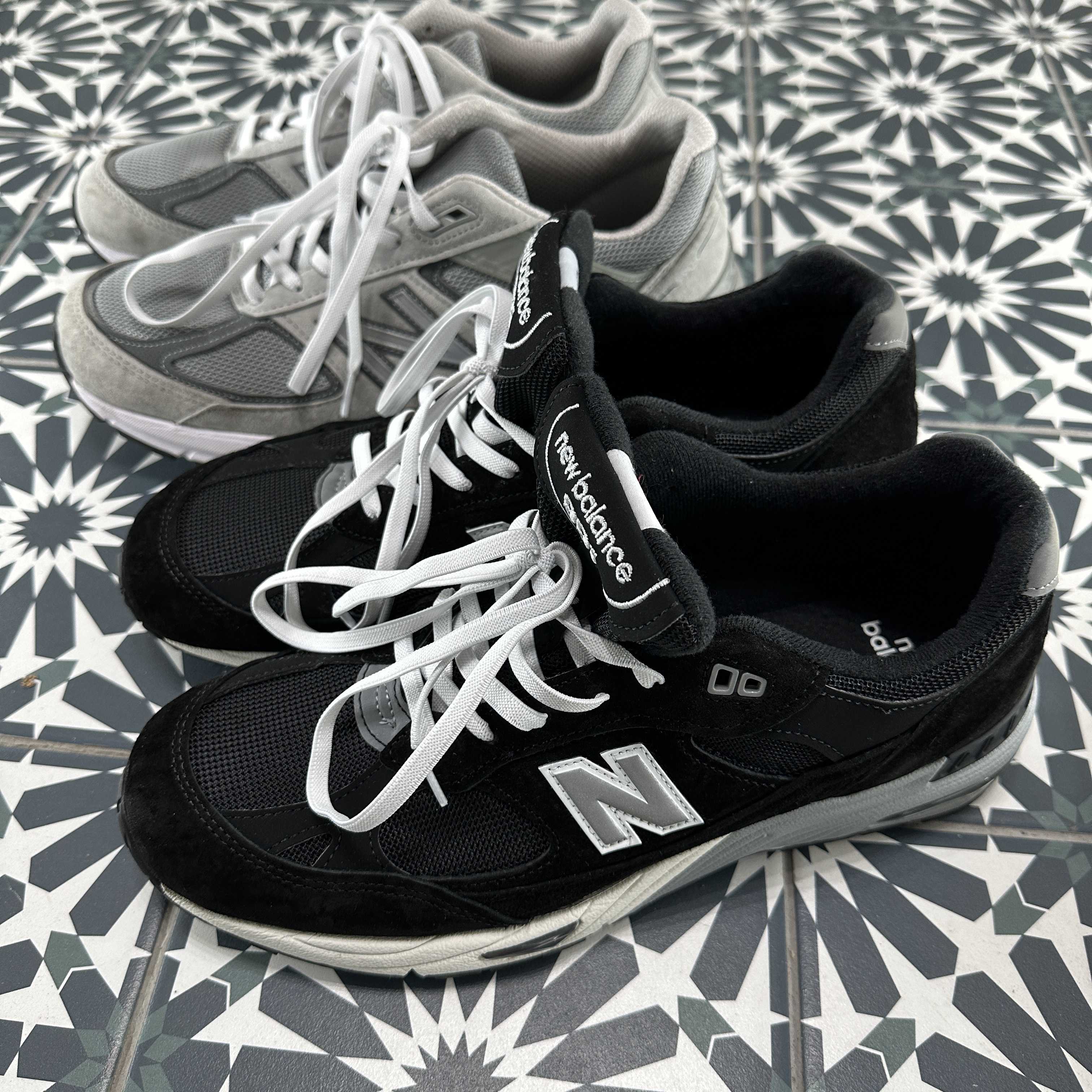 New Balance 991 Made in UK Black Silver, New Balance 990v5 Made in USA Grey - D Standard 착용 스타일 - 4