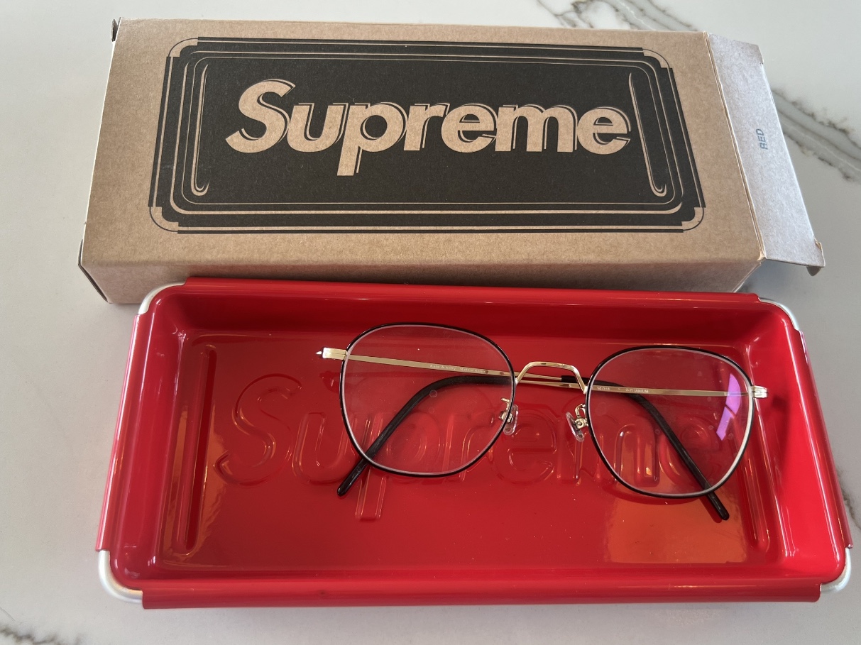 Supreme x Dulton Tray Red - 23SS 착용 스타일 - 2