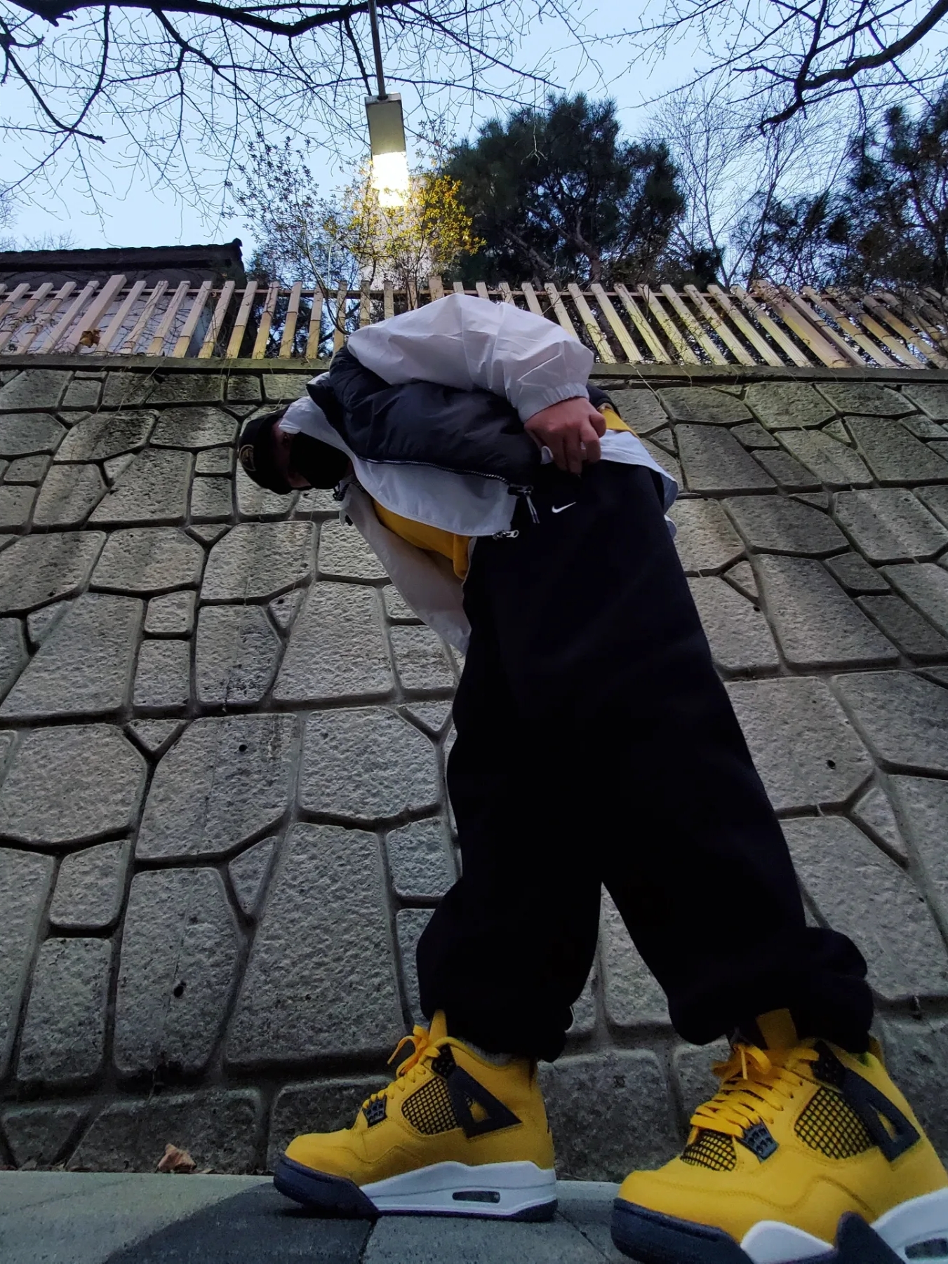 Jordan 4 Retro Tour Yellow, Nike NRG Solo Swoosh Fleece Pants Black - US/EU 착용 스타일 - 3