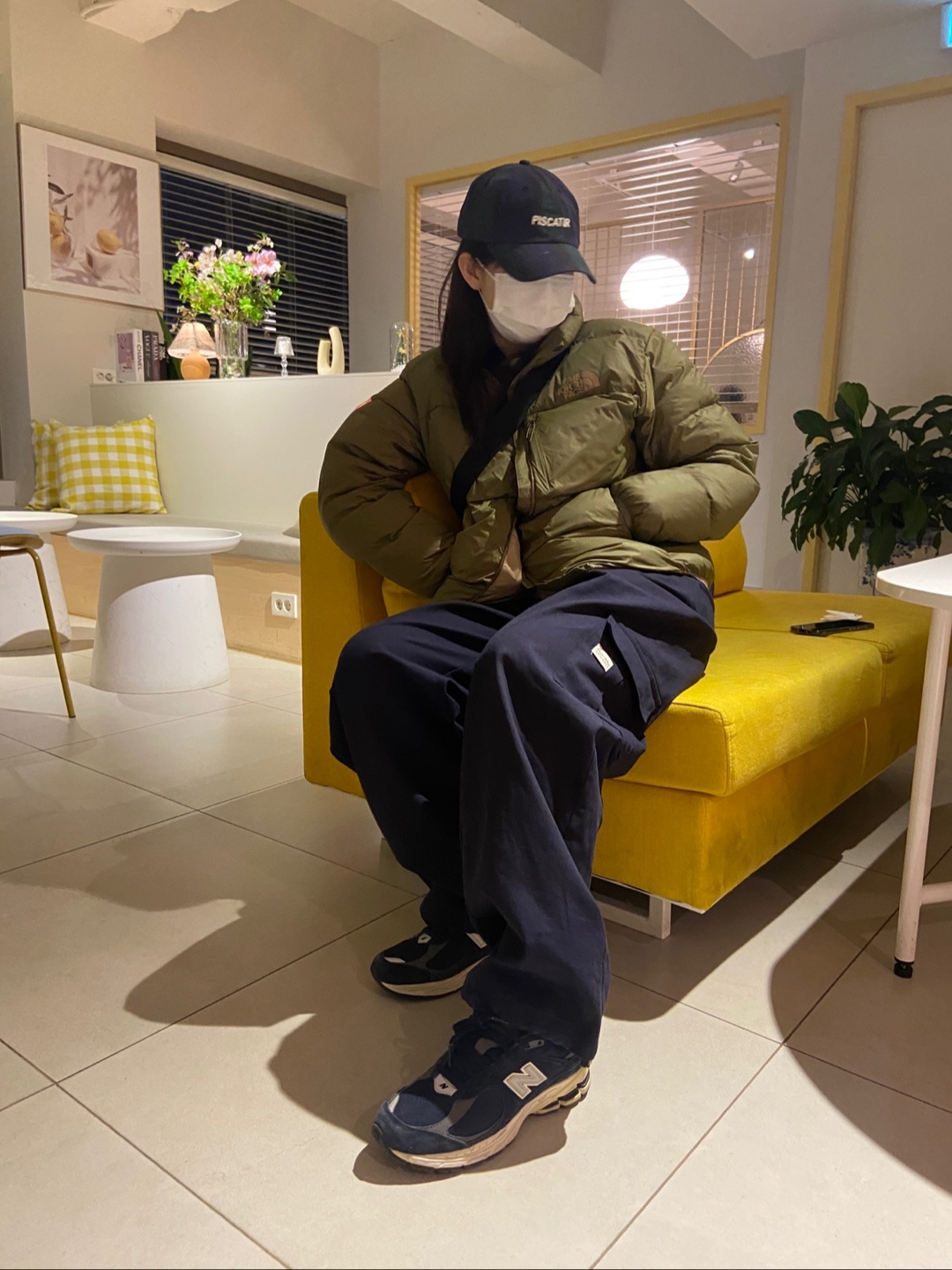 New Balance 2002R Eclipse Castlerock 착용 스타일 - 4