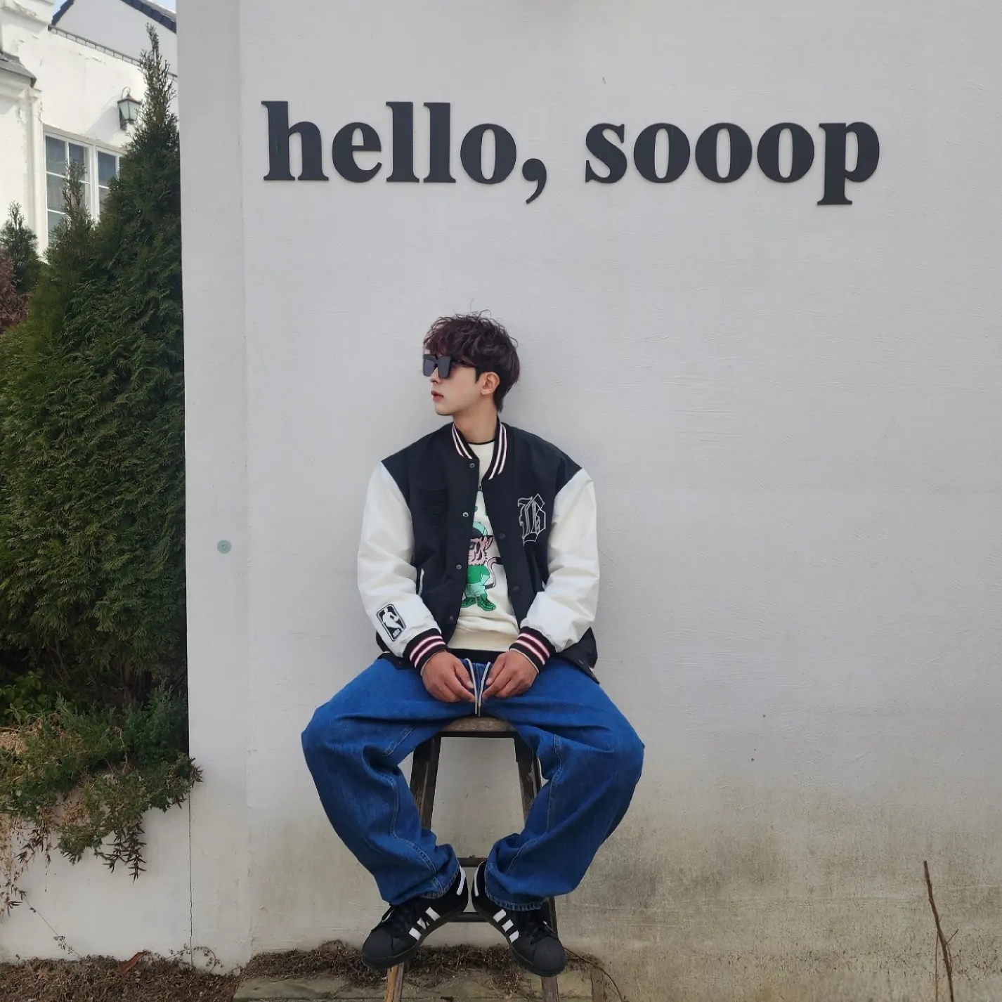 Adidas Superstar Core Black White 착용 스타일 - 3