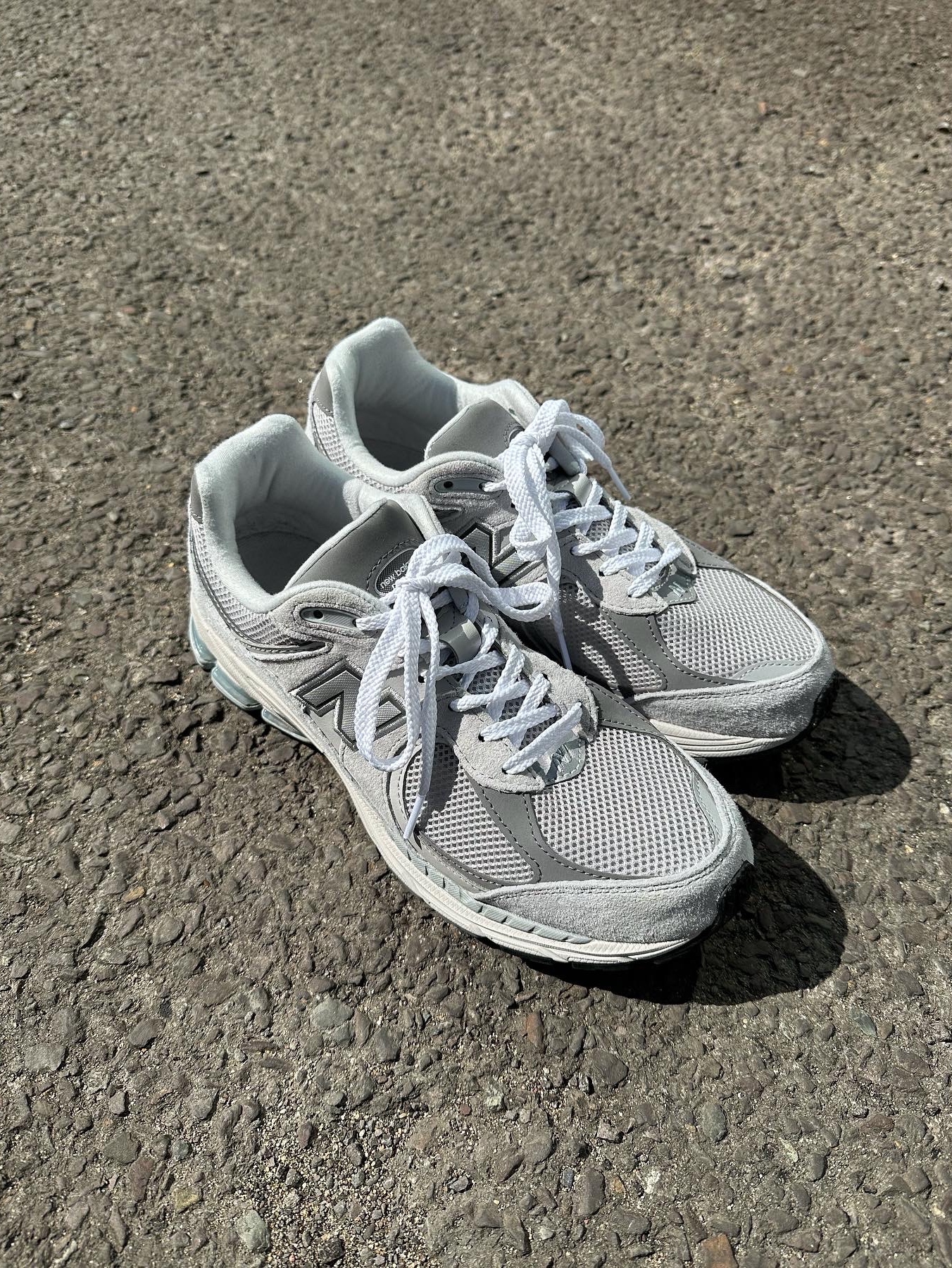 New Balance 2002R T2 Gray 착용 스타일 - 2
