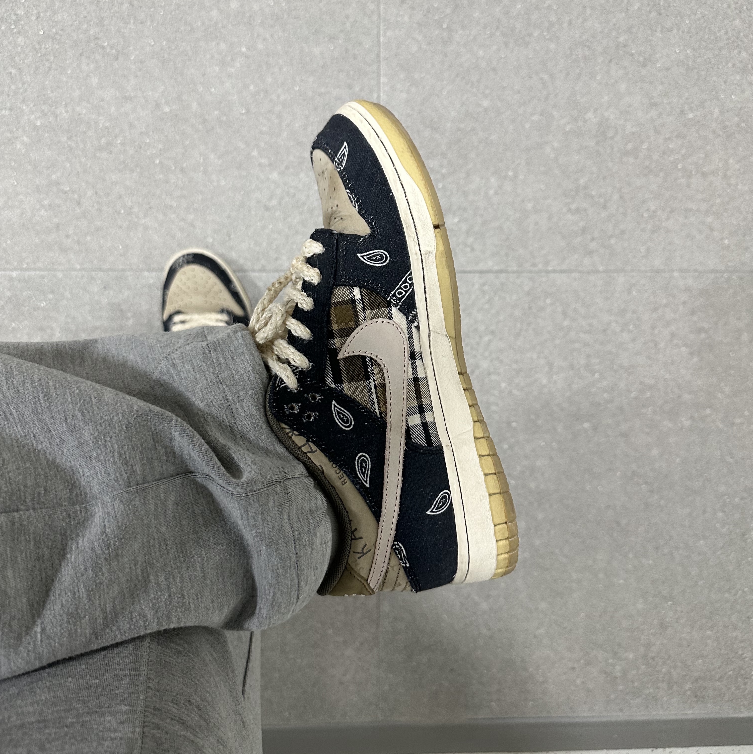Nike x Travis Scott SB Dunk Low 착용 스타일 - 2