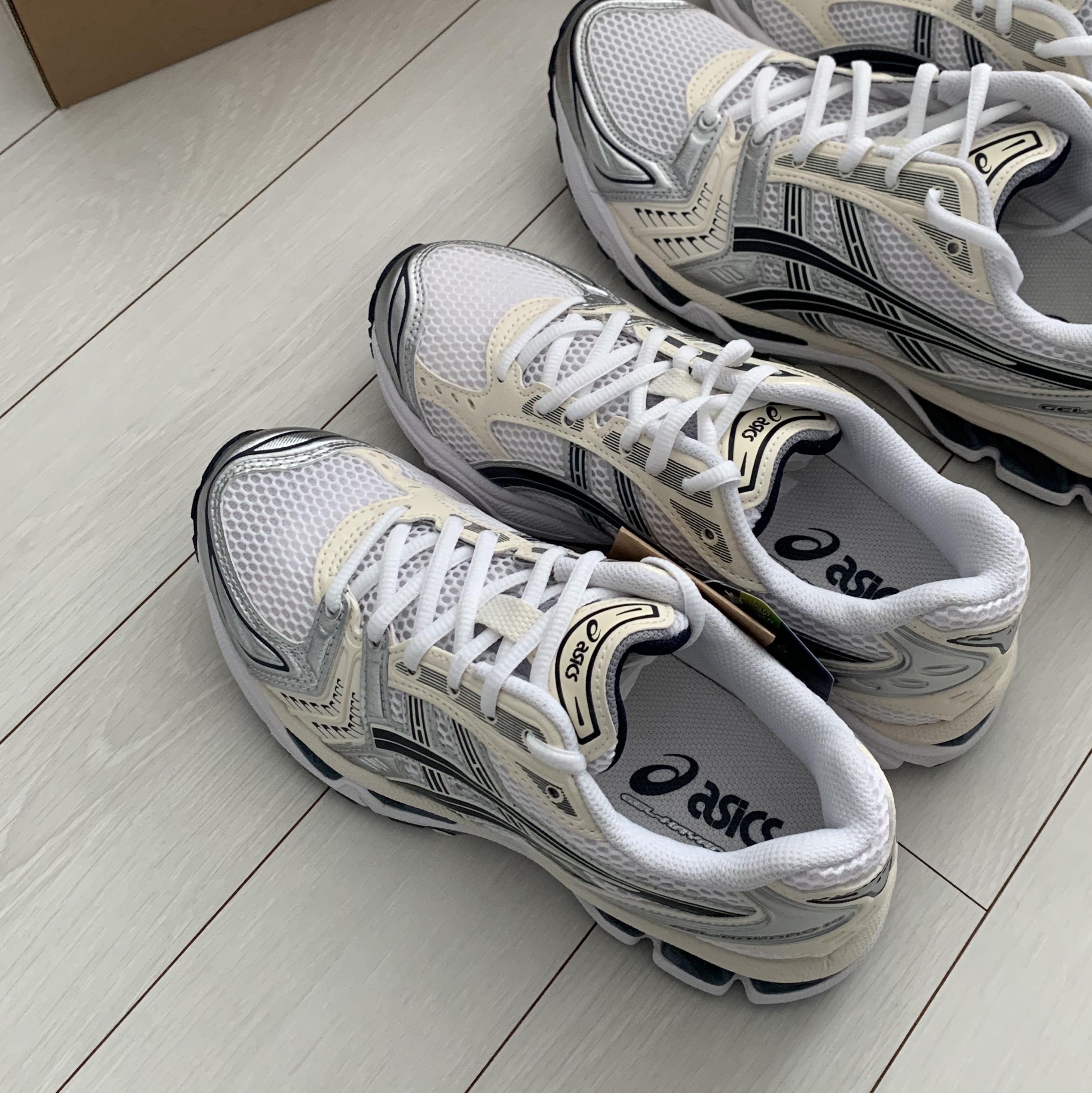 (W) Asics Gel-Kayano 14 White Midnight 착용 스타일