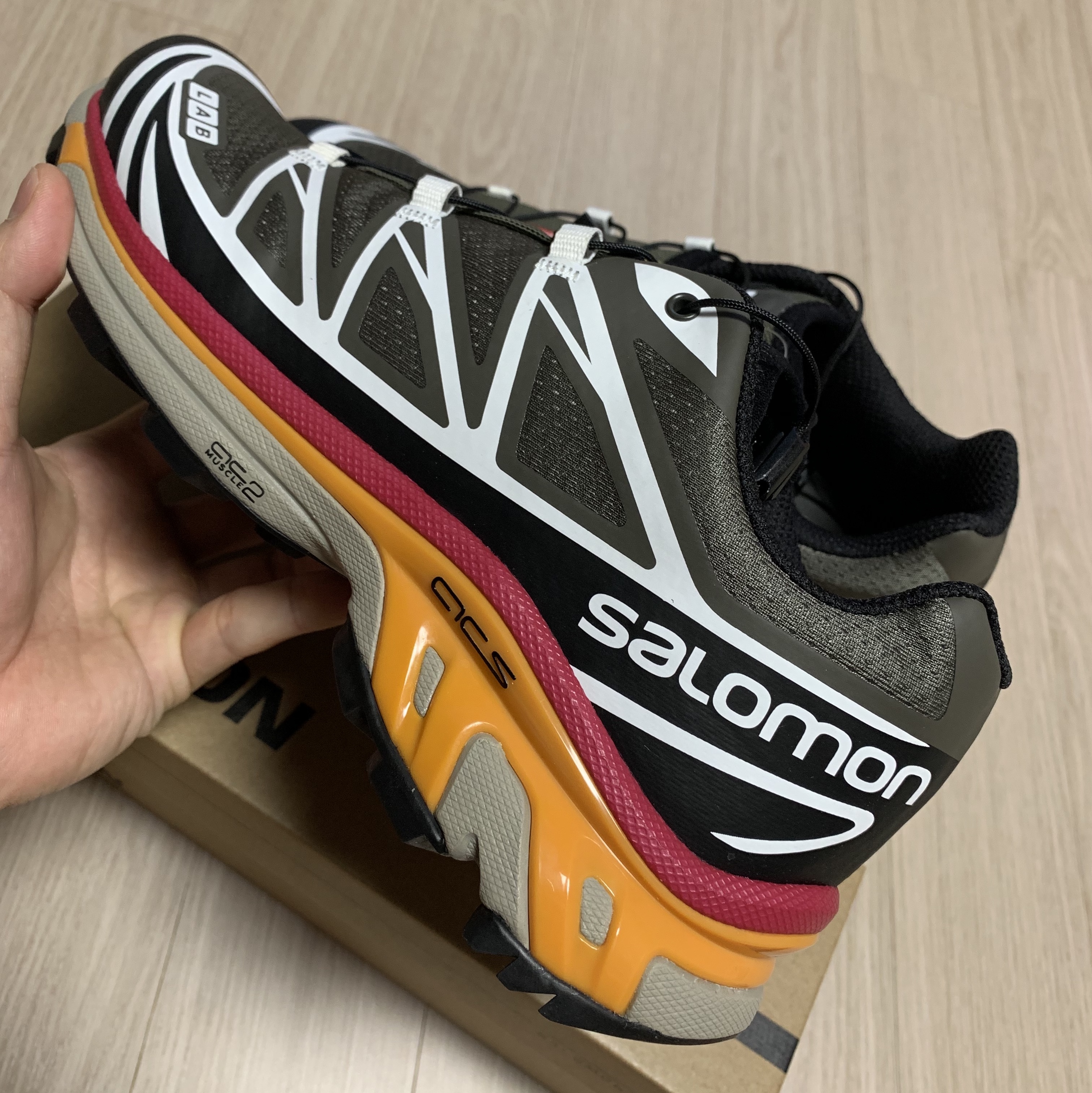 Salomon XT-6 Beluga Russet Orange 착용 스타일 - 2