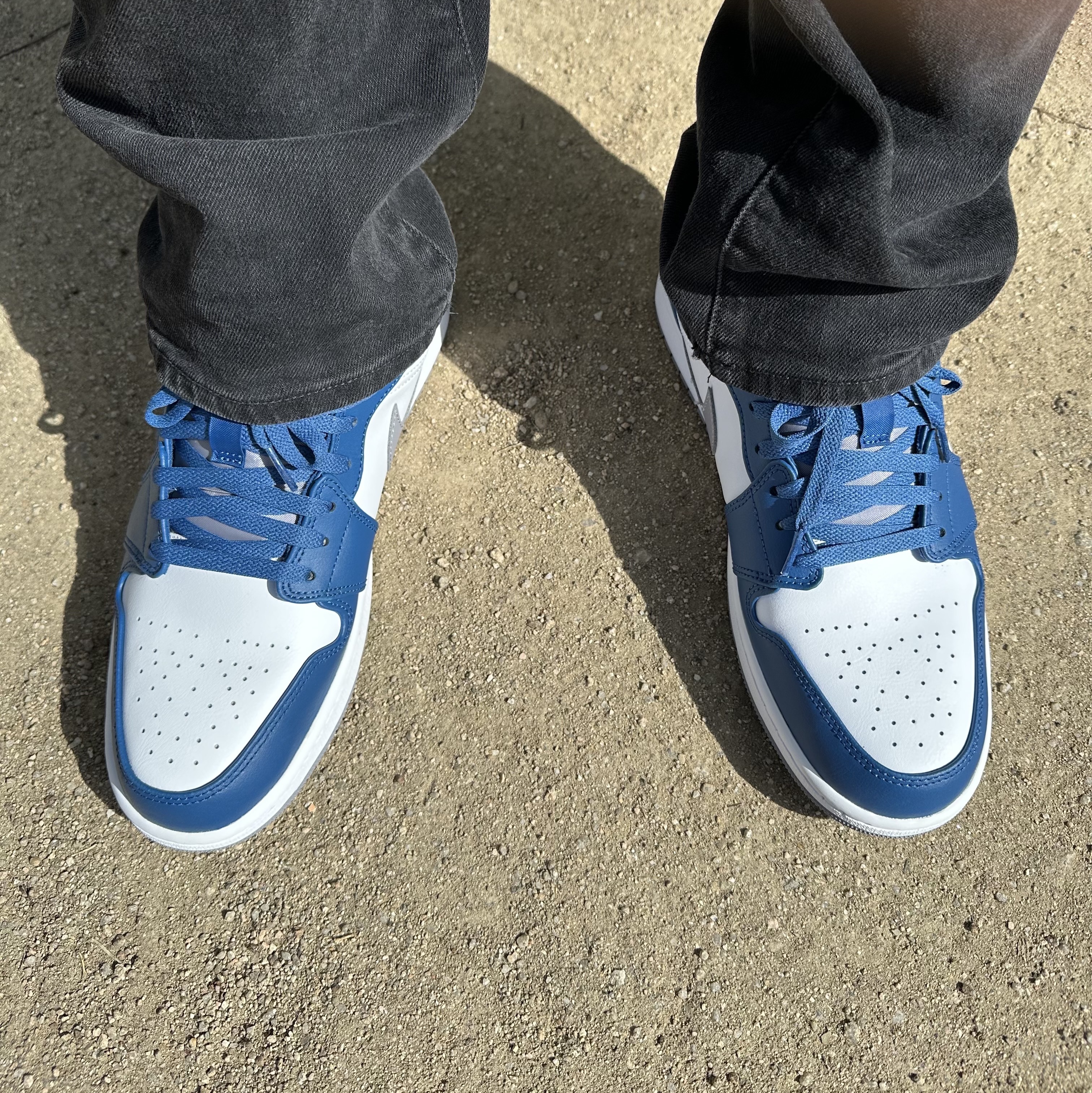 Jordan 1 Low True Blue Cement Grey 착용 스타일