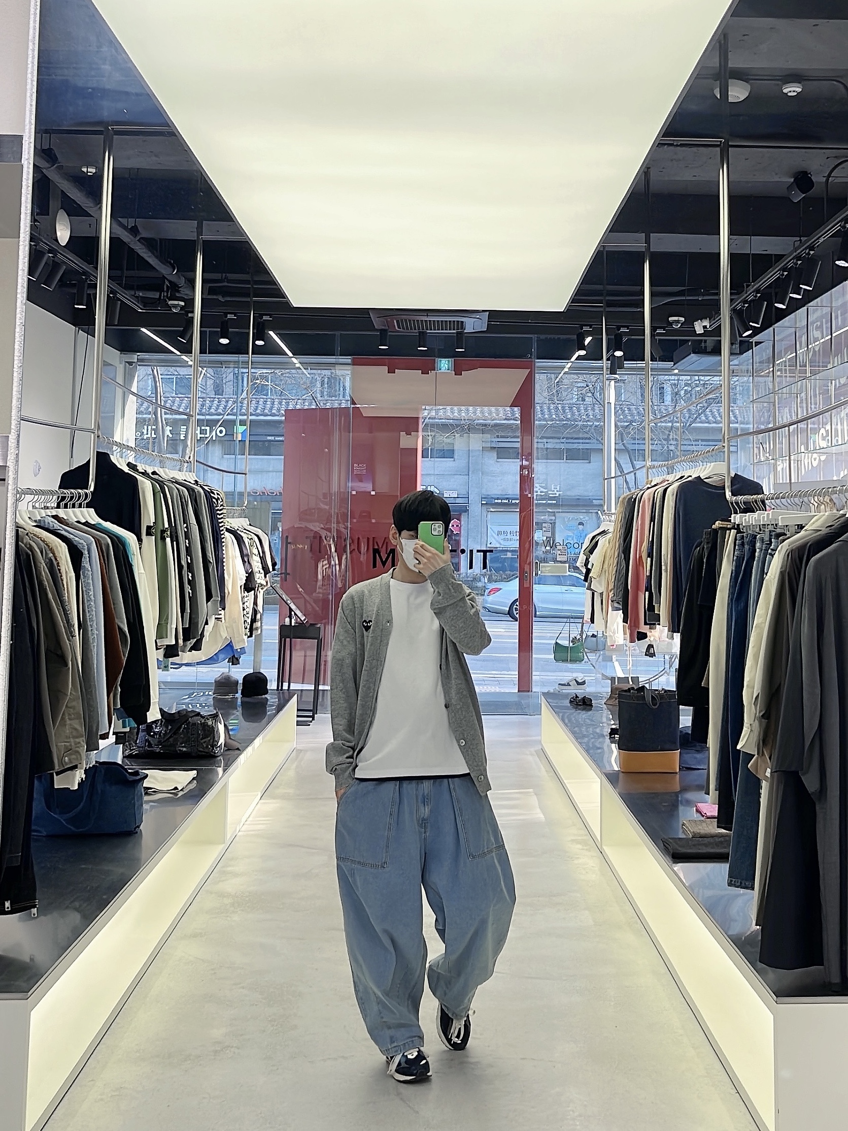 New Balance 2002R Eclipse Castlerock, Play Comme des Garcons Black Heart Knit Cardigan Black 착용 스타일 - 2