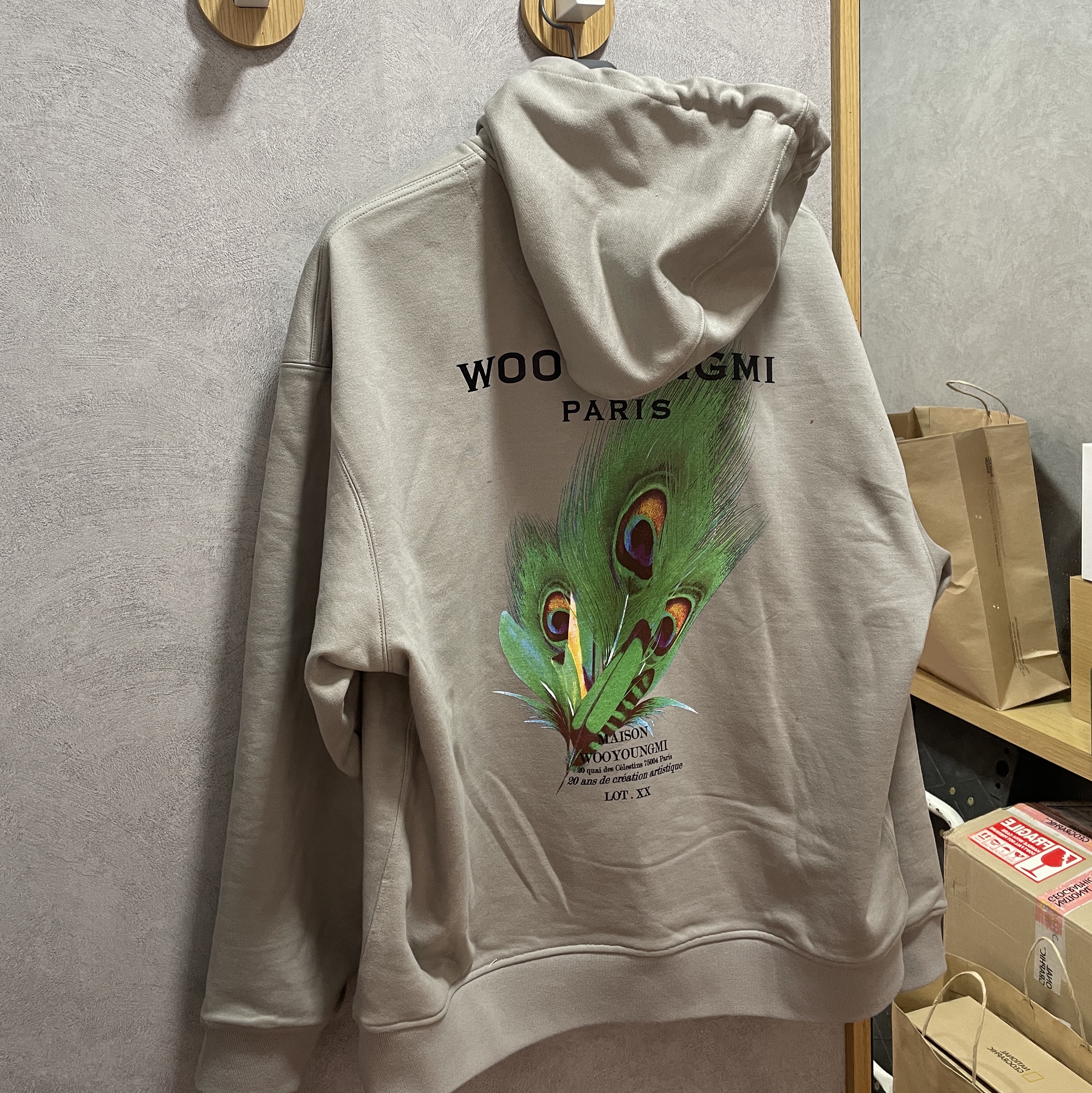 Wooyoungmi Feather Back Logo Hooded Sweatshirt Grey - 23SS 착용 스타일 - 2