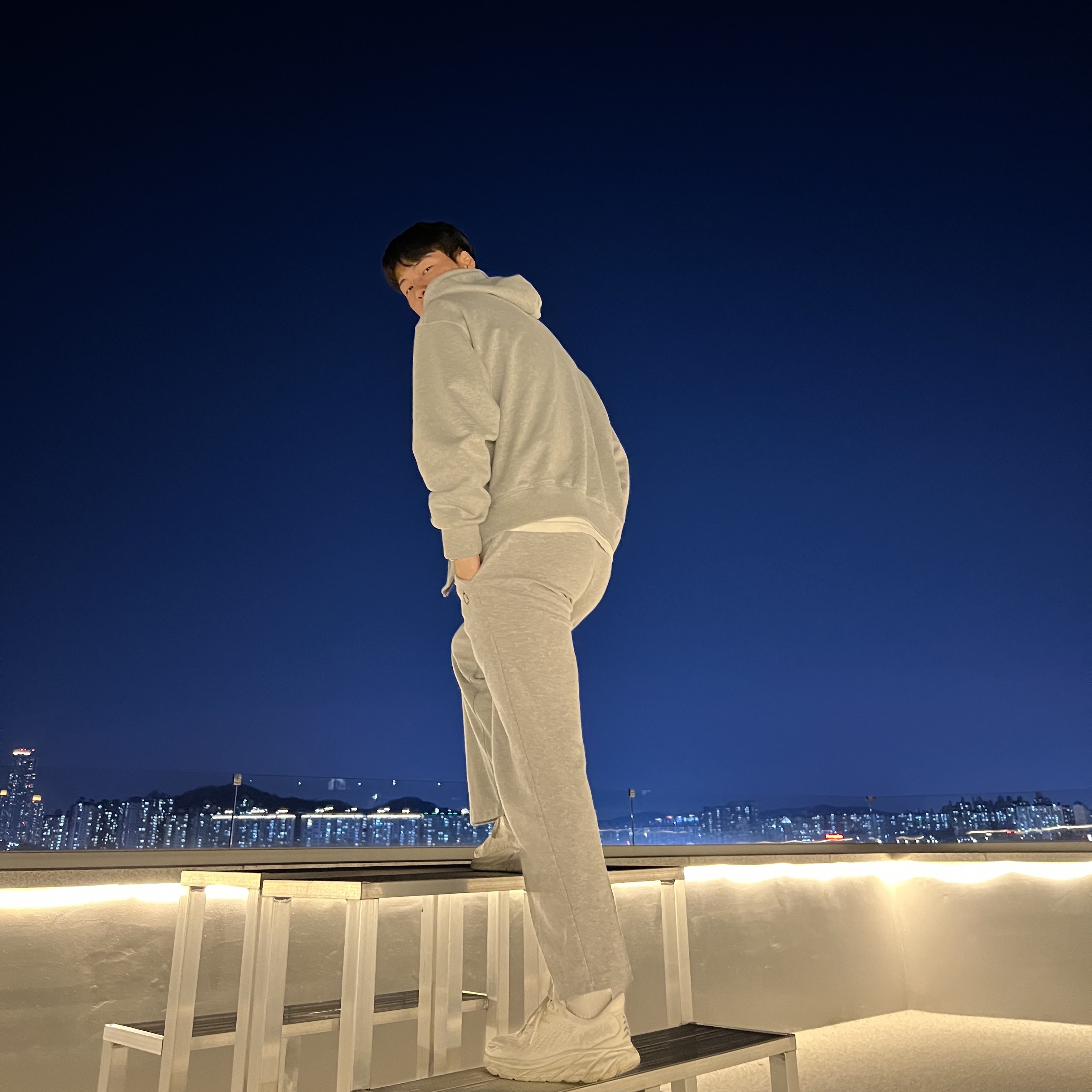 Hoka Clifton 7 White 착용 스타일