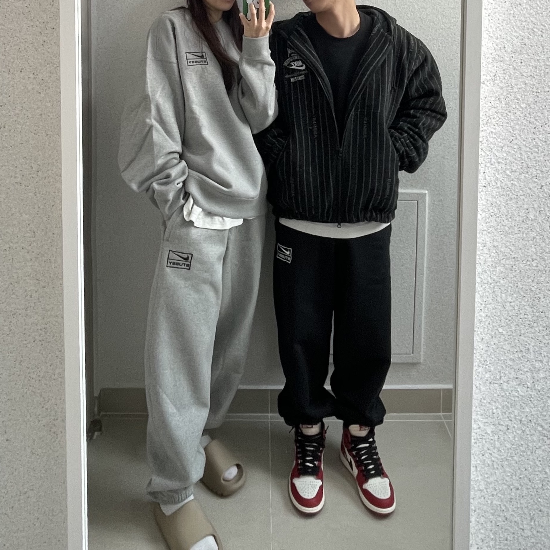 Nike x Stussy NRG Striped Wool Jacket Black (DR4023-010), Nike x Stussy NRG Washed Fleece Pants Black (DO5296-010) 착용 스타일