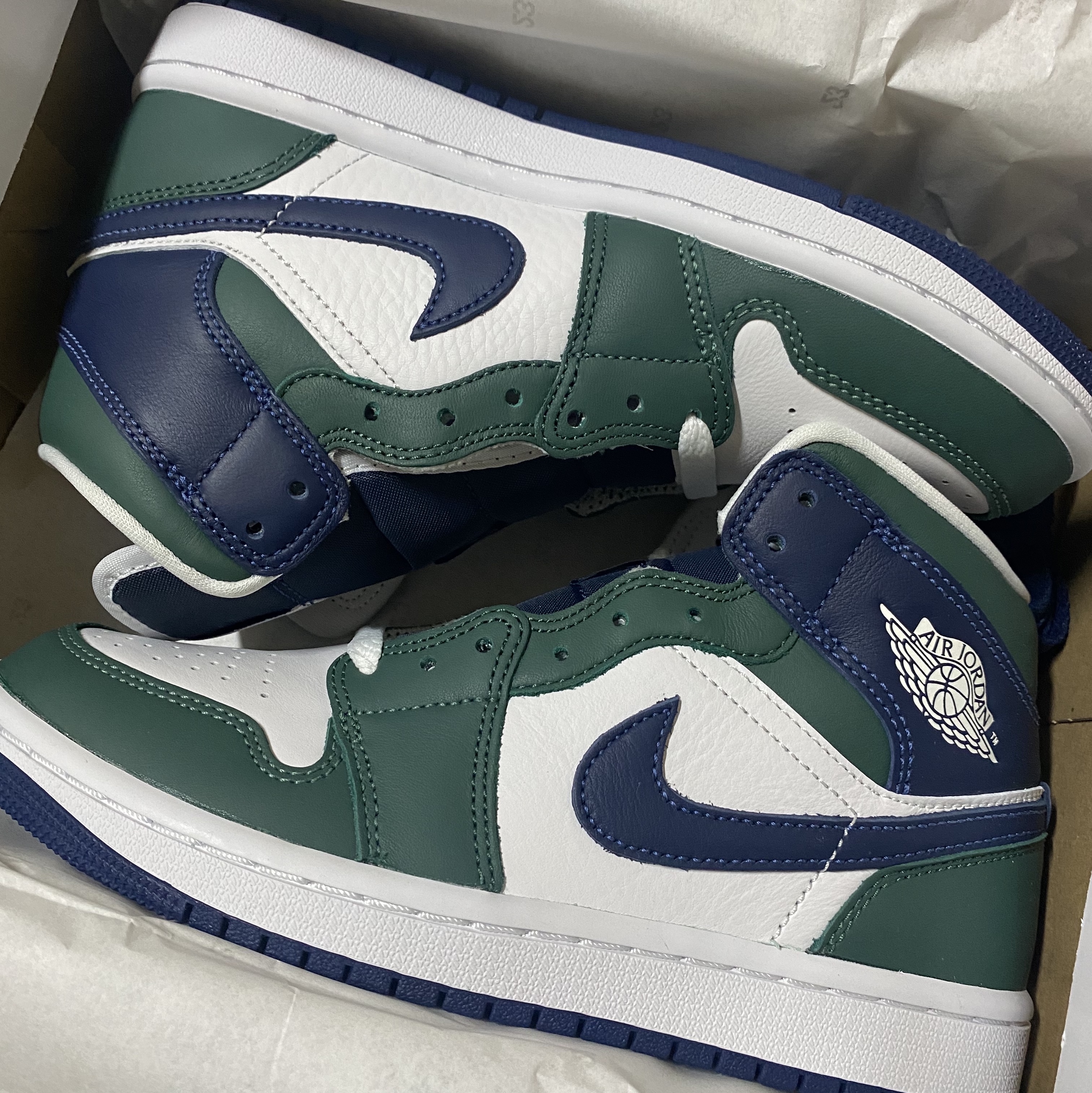 (W) Jordan 1 Mid SE Noble Green 착용 스타일