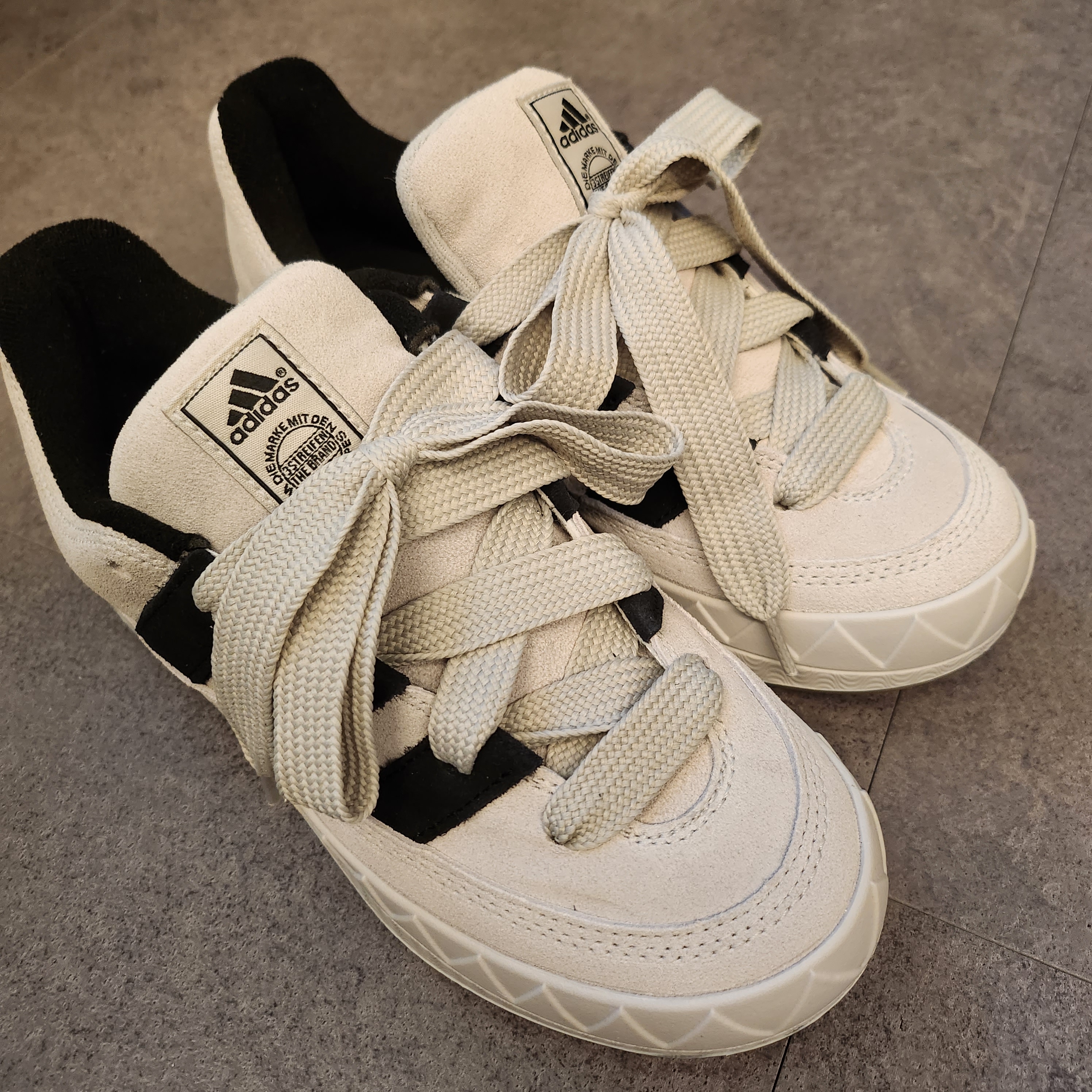Adidas Adimatic Grey One 착용 스타일