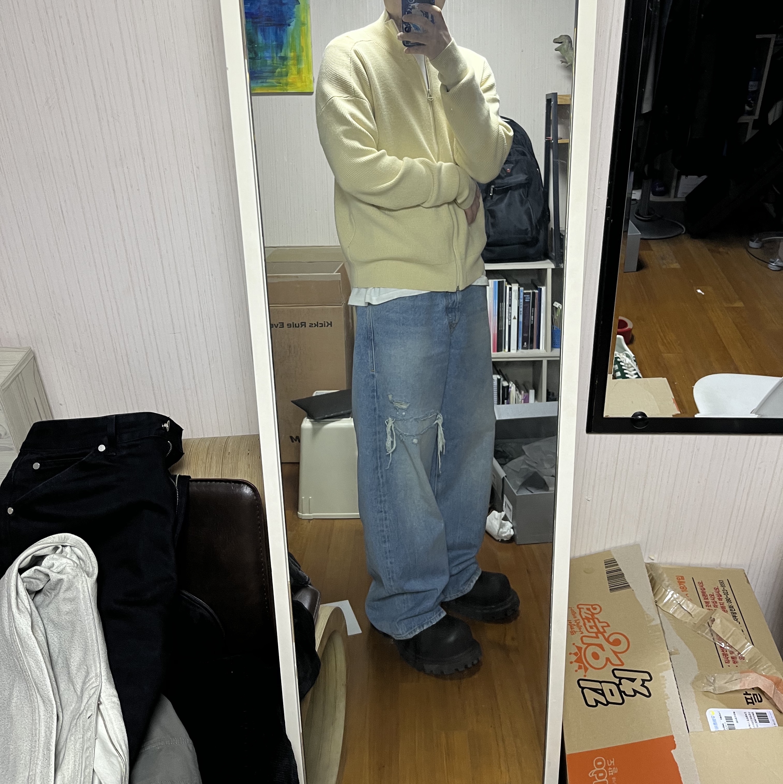 Diesel D-Rise 09e25 Straight Jeans Light Blue, Balenciaga XL Army Boots Full Eva Black 착용 스타일