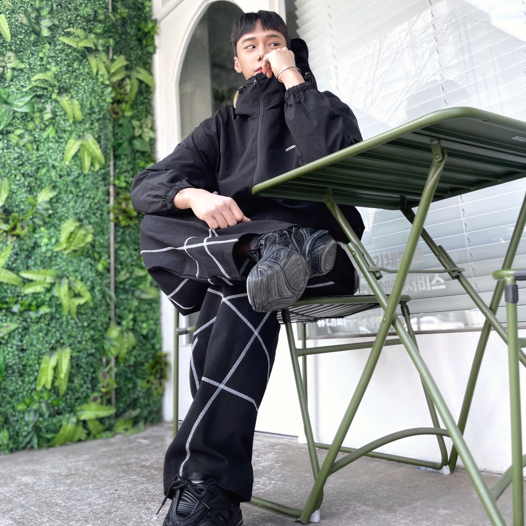 Balenciaga Tyrex Sneakers Black 착용 스타일 - 2