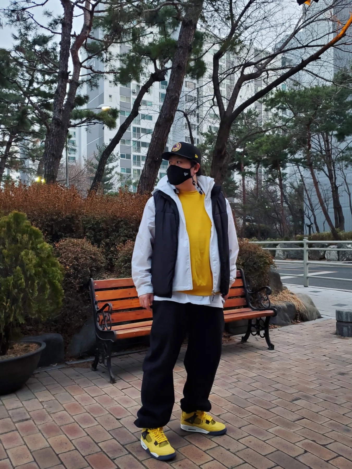 Jordan 4 Retro Tour Yellow, Nike NRG Solo Swoosh Fleece Pants Black - US/EU 착용 스타일 - 4