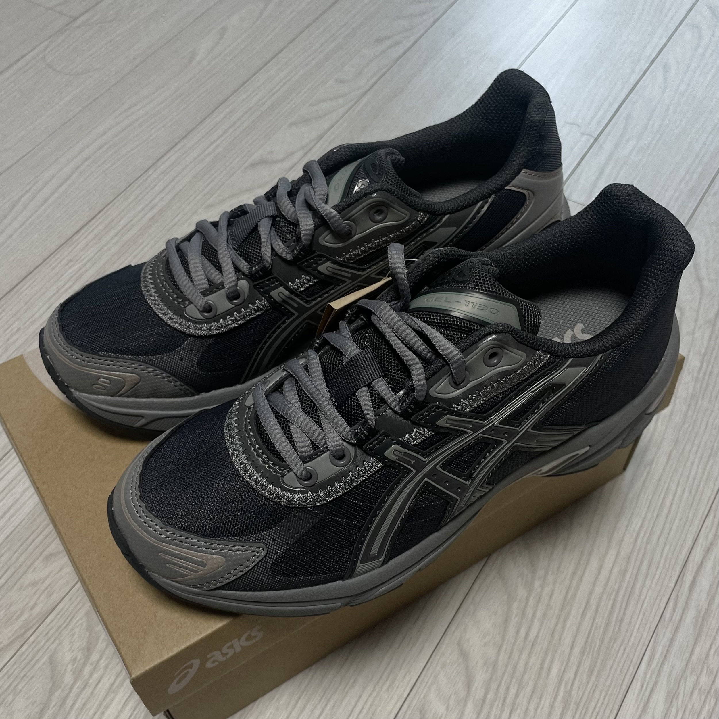 Asics Gel-1130 RE Obsidian Grey 착용 스타일