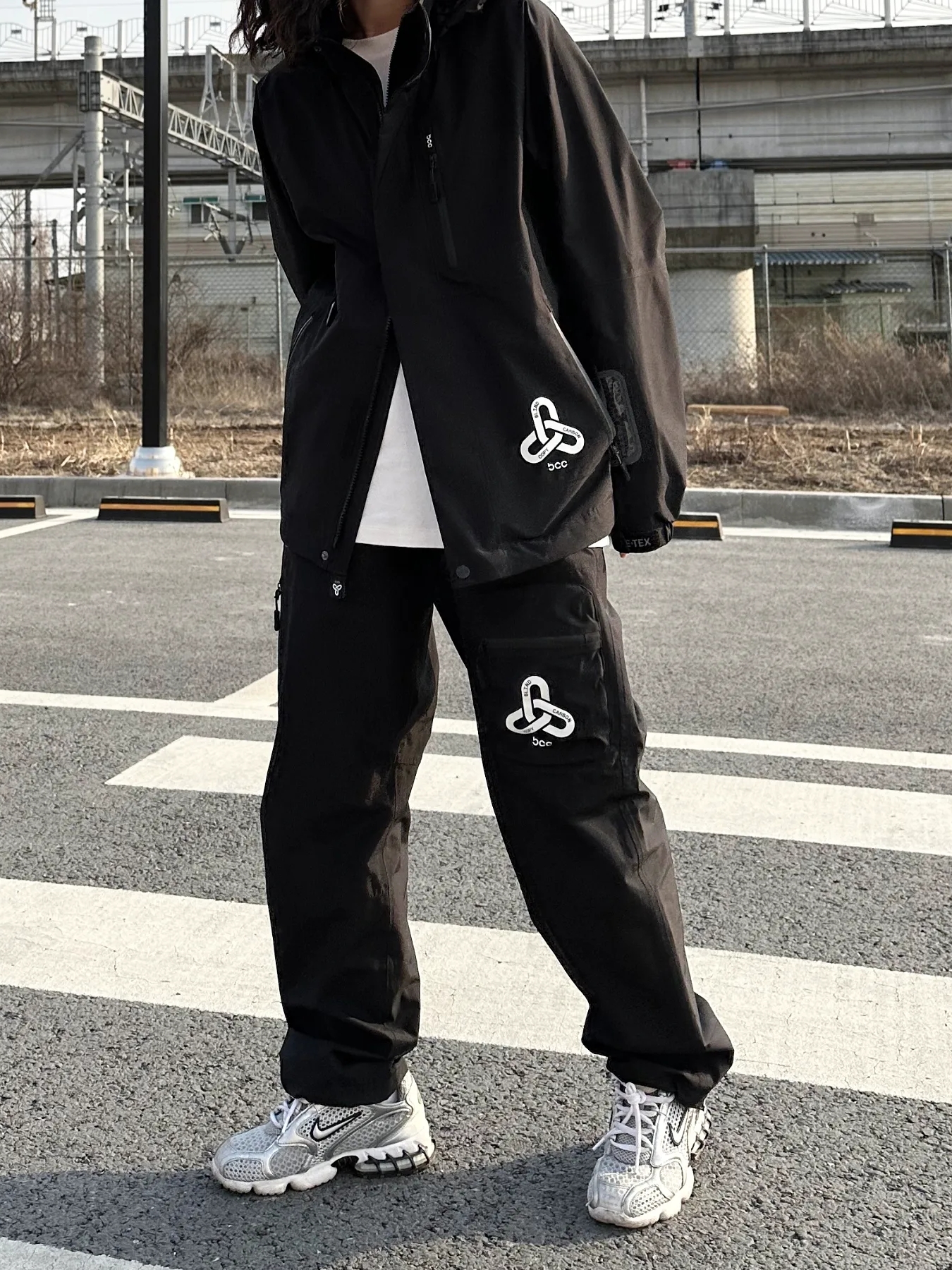 (W) Nike Air Zoom Spiridon Cage 2 Metallic Silver, Nike Air Zoom Spiridon Cage 2 Metallic Silver 착용 스타일 - 3