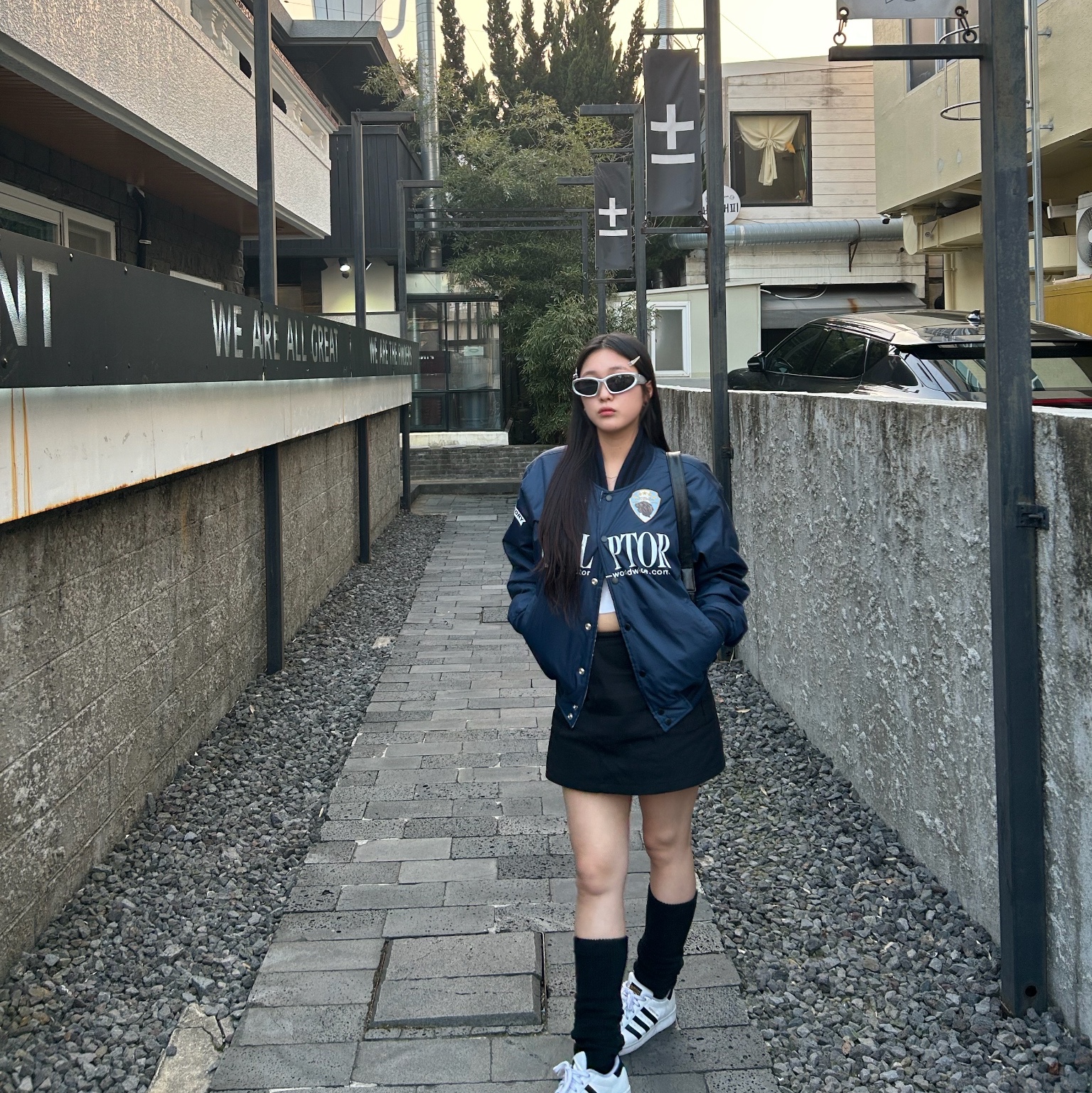 Adidas Superstar White Black 착용 스타일 - 2