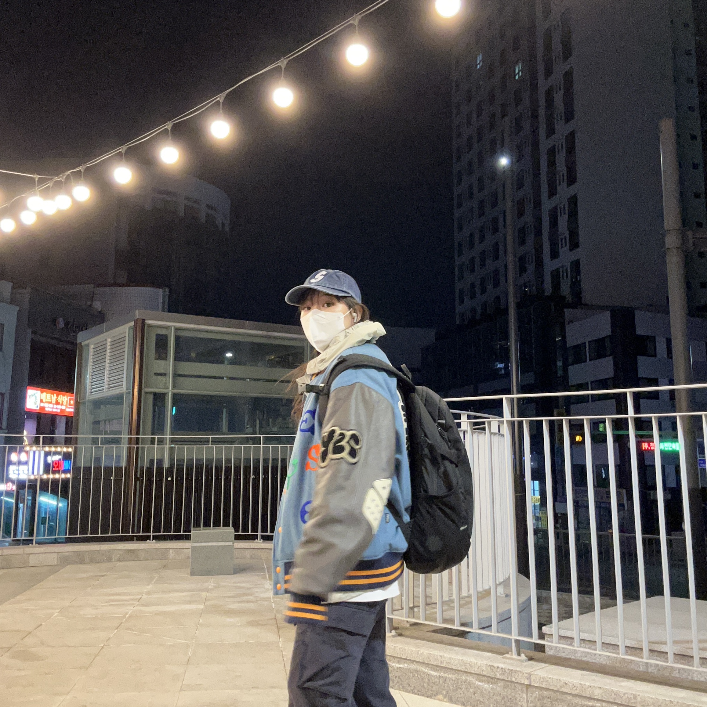 Supreme Pigment Print S Logo 6-Panel Indigo - 22FW, Supreme Backpack Black - 18SS 착용 스타일 - 4
