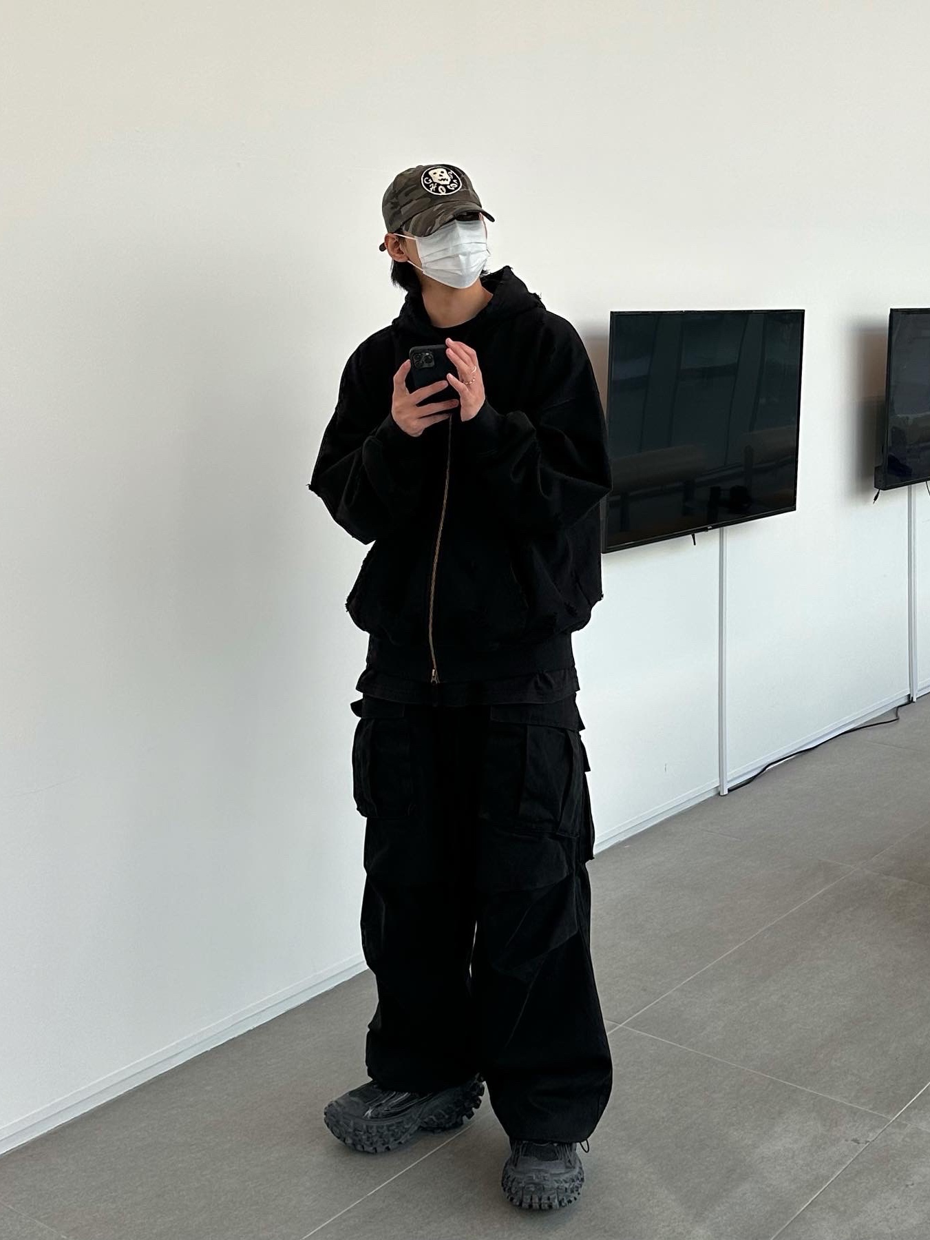 Undermycar Otter Oversized Damage-Washed Hood Zip-Up Sepia - 22FW, Balenciaga Defender Sneakers Black 착용 스타일 - 2