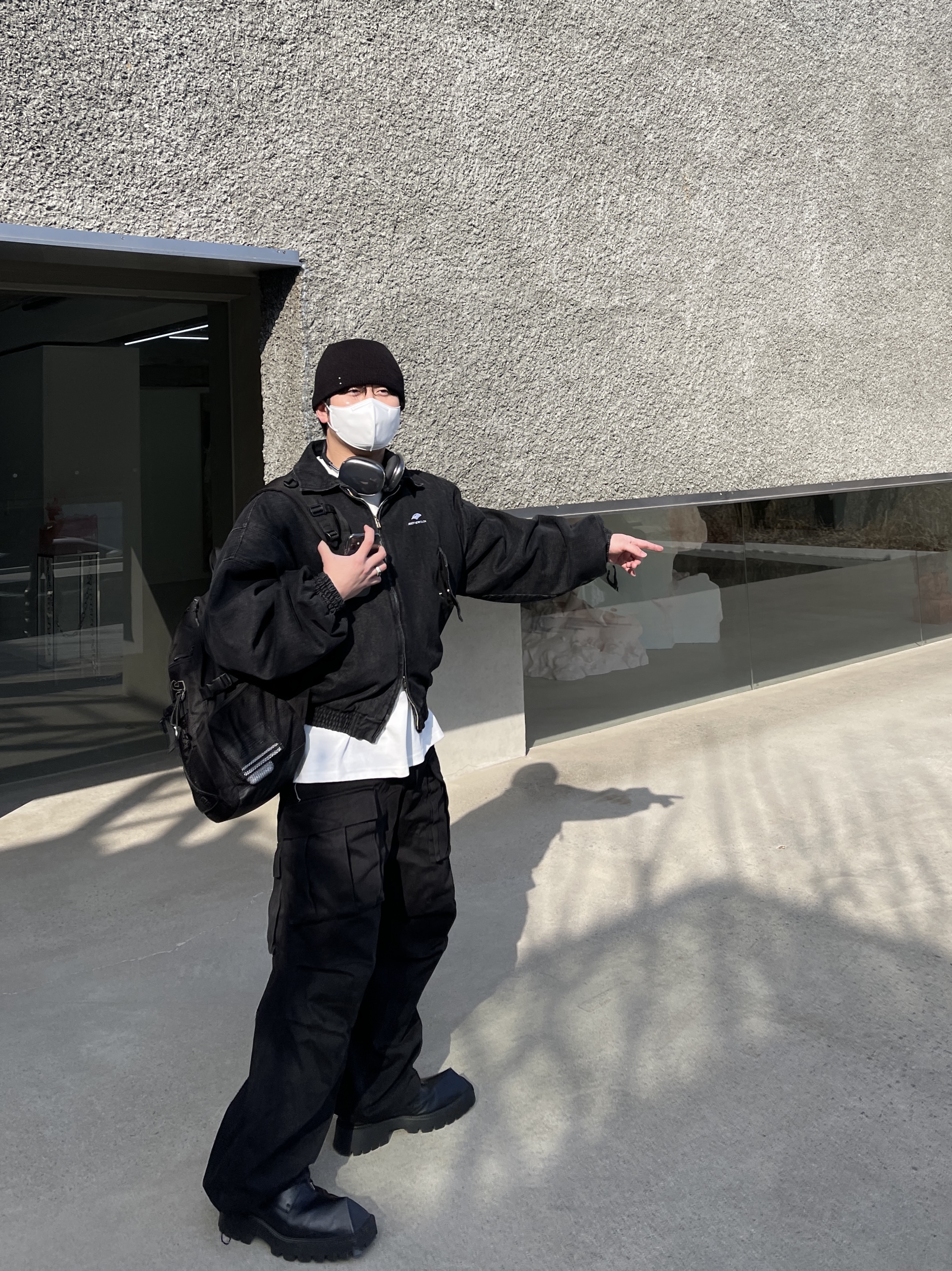 Balenciaga Rhino Derby Shoes Black, Apple AirPods Max Lightning Space Gray (Korean Ver.) 착용 스타일 - 5