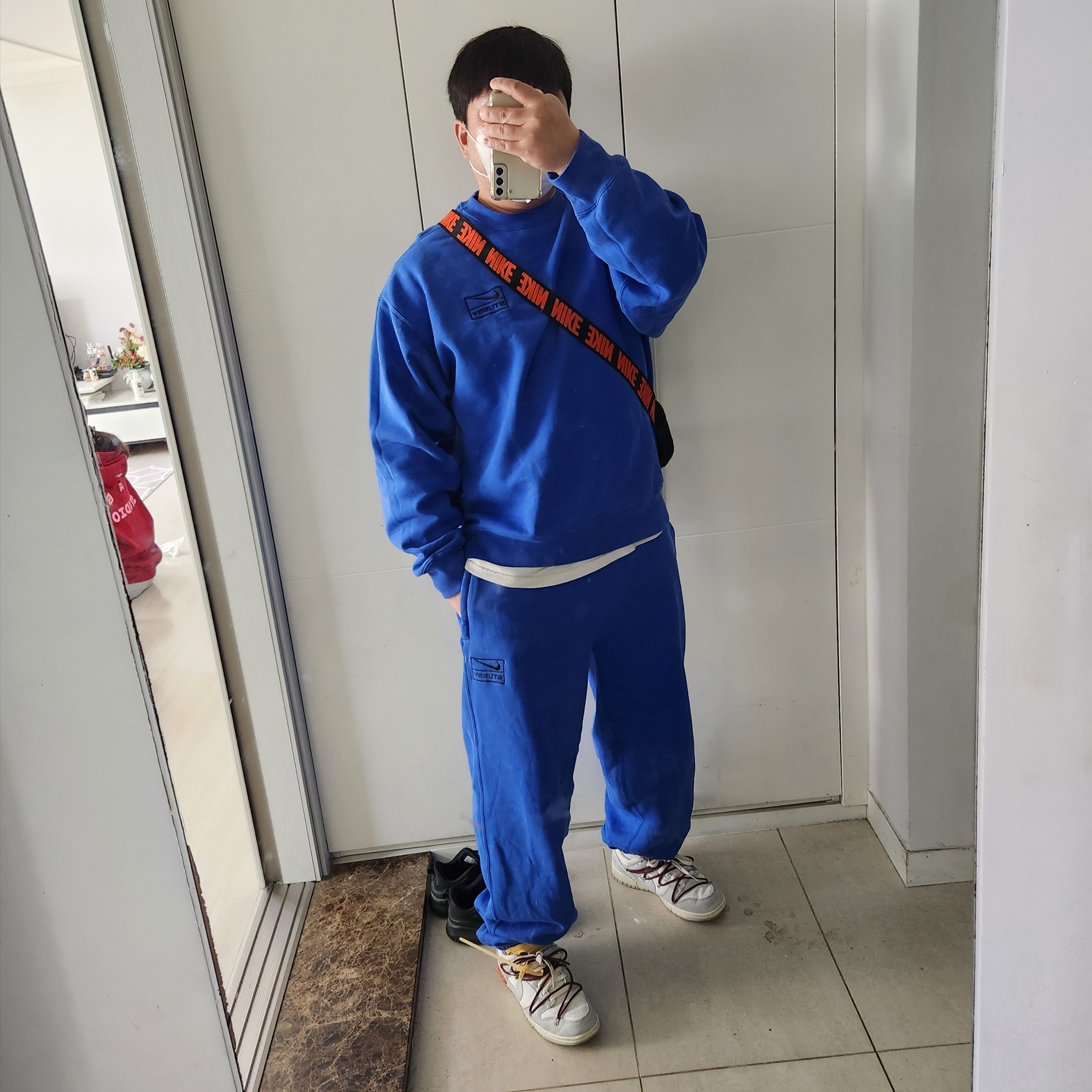 Nike x Stussy NRG Acid Washed Crewneck Game Royal (DR4024-480), Nike x Stussy NRG Acid Washed Fleece Pants Game Royal (DR4025-480) 착용 스타일