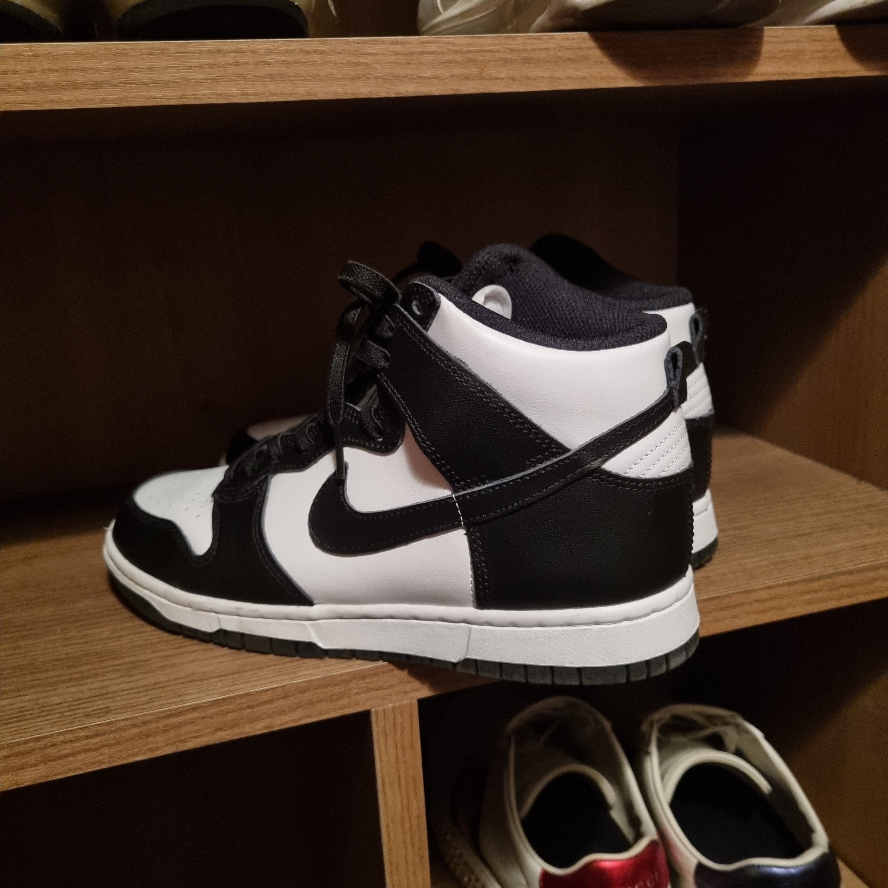 (W) Nike Dunk High Black and White 착용 스타일