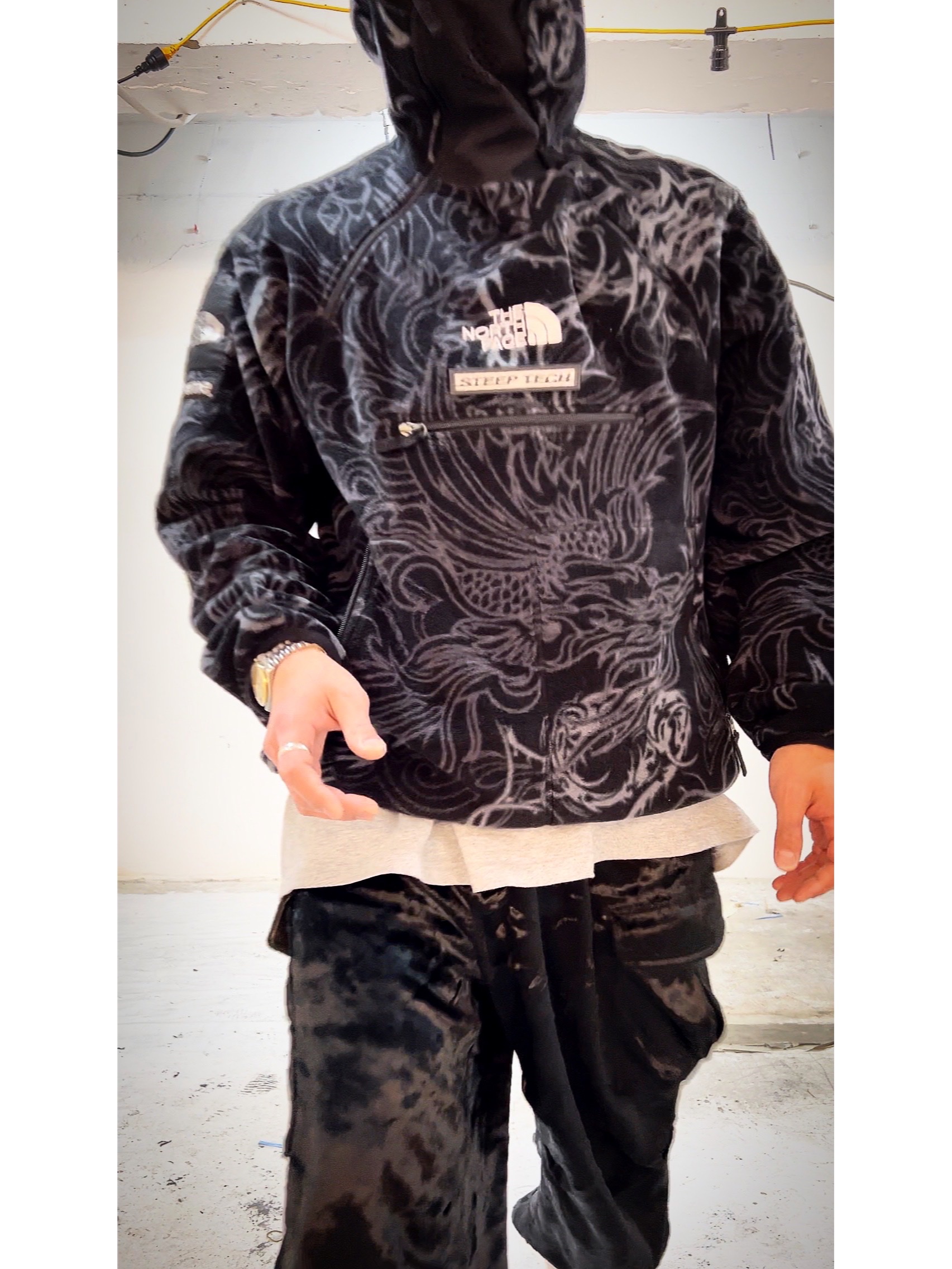 Supreme x The North Face Steep Tech Fleece Pullover Black Dragon - 22FW, Supreme Don’t Fuck Around T-Shirt Heather Grey - 22FW 착용 스타일 - 5