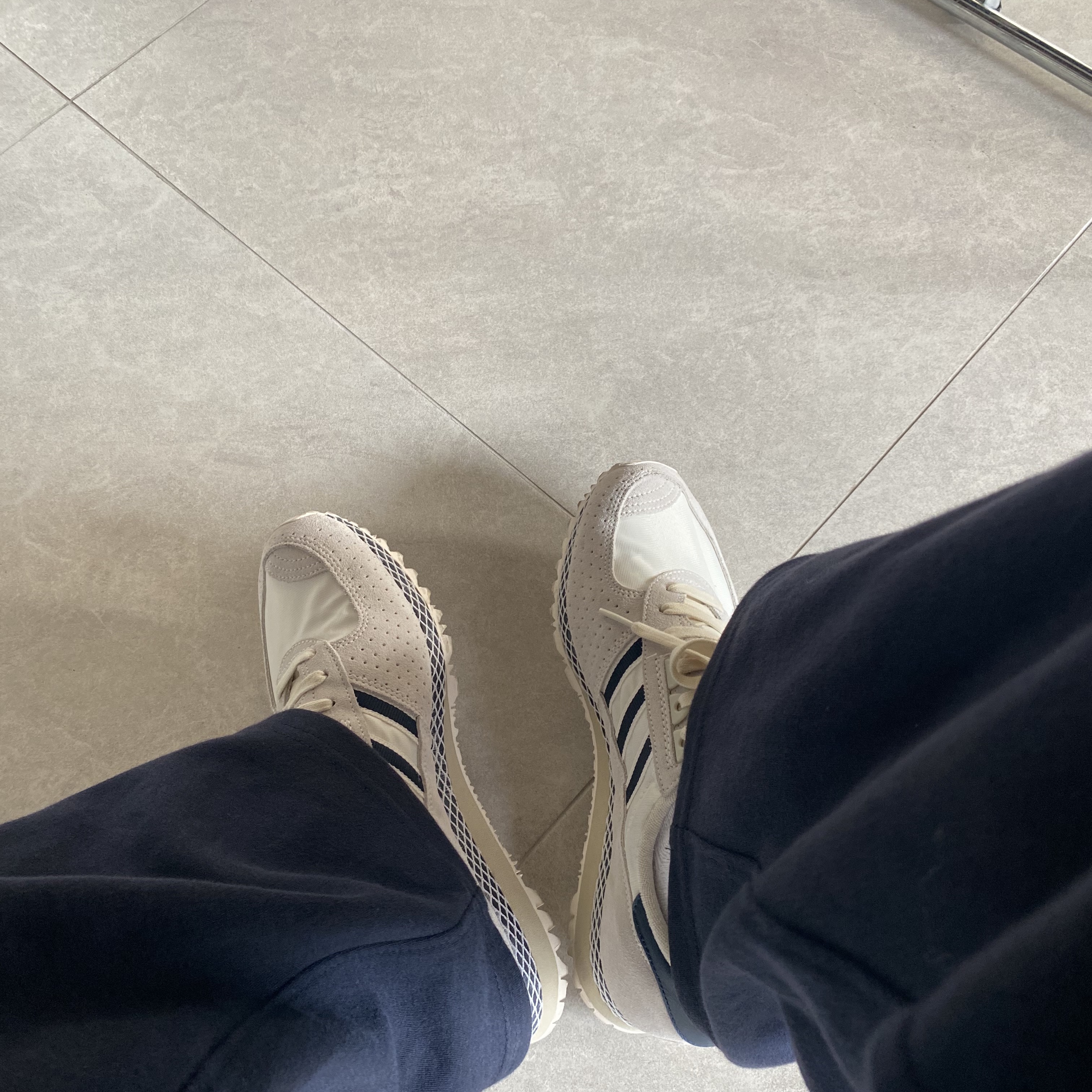 Adidas City Marathon PT Beige Navy 착용 스타일