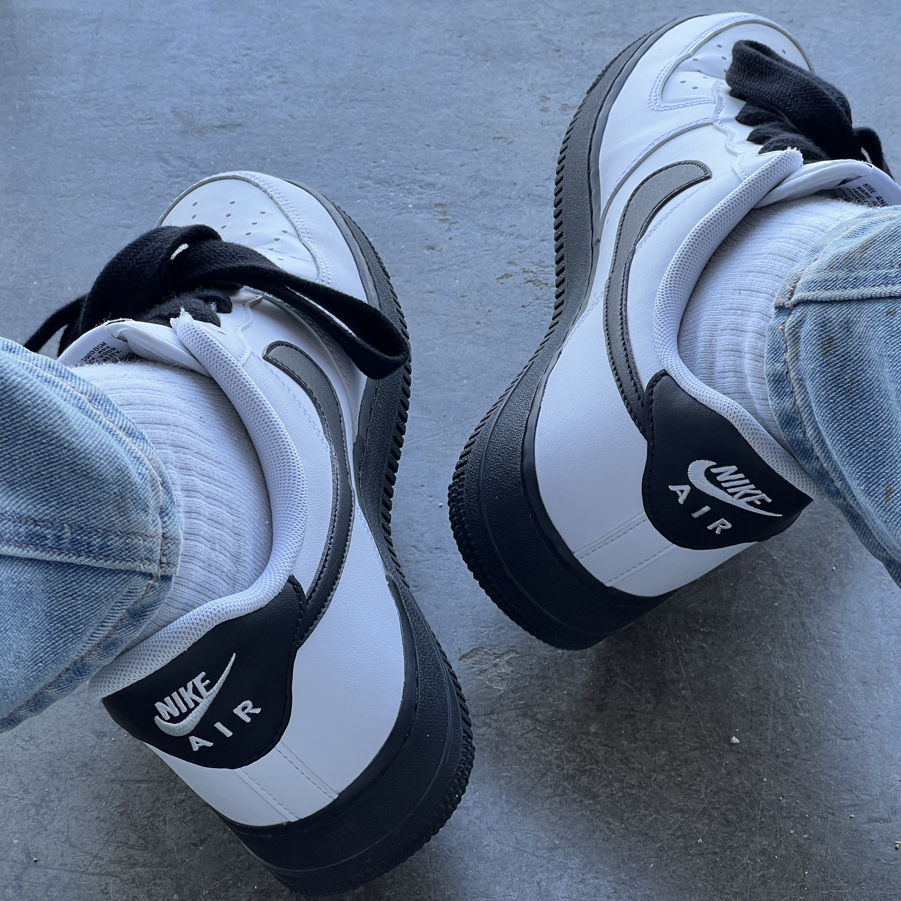Nike Air Force 1 Low White Black Midsole 착용 스타일