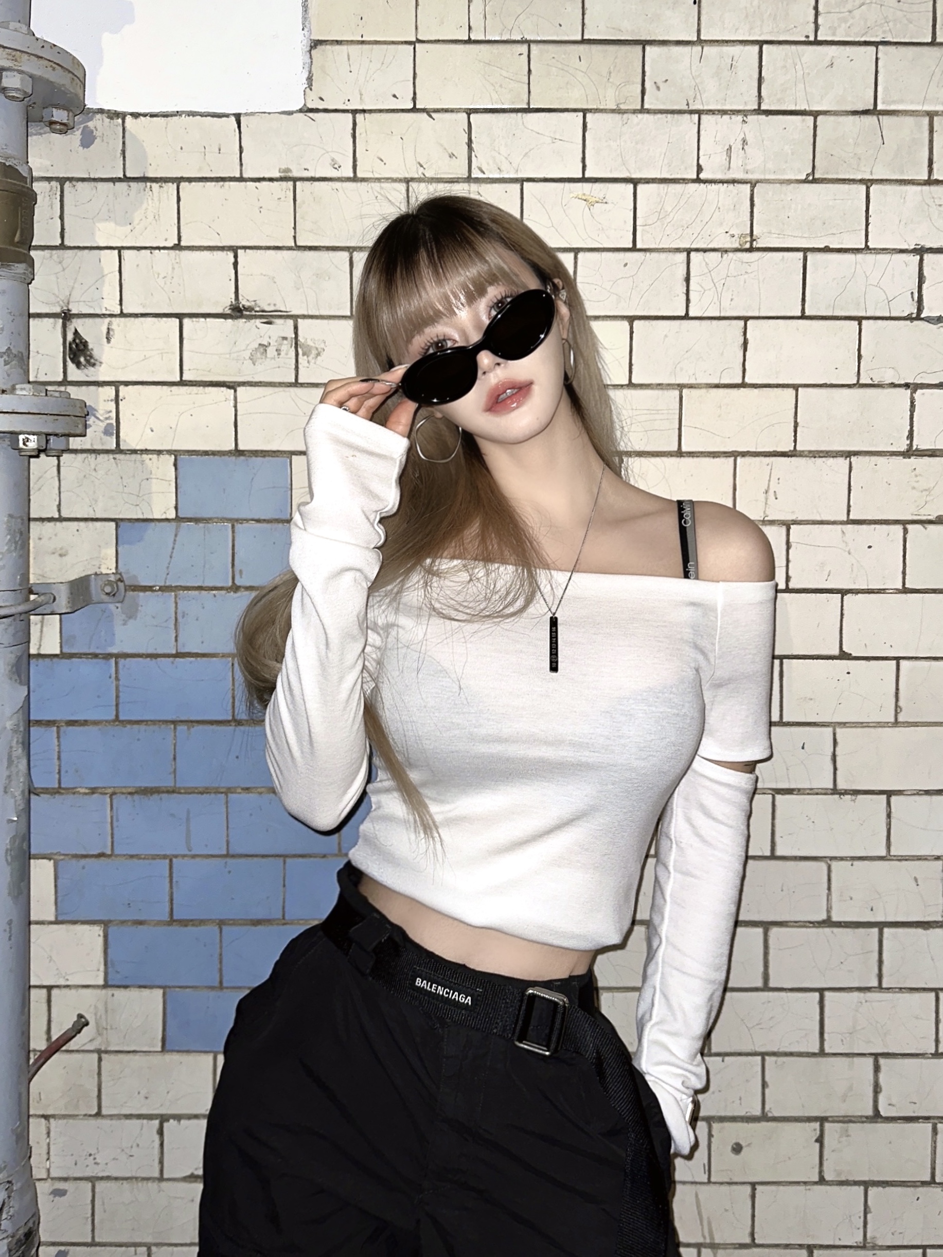 Gentle Monster x Maison Margiela MM005 Black Black 착용 스타일 - 3