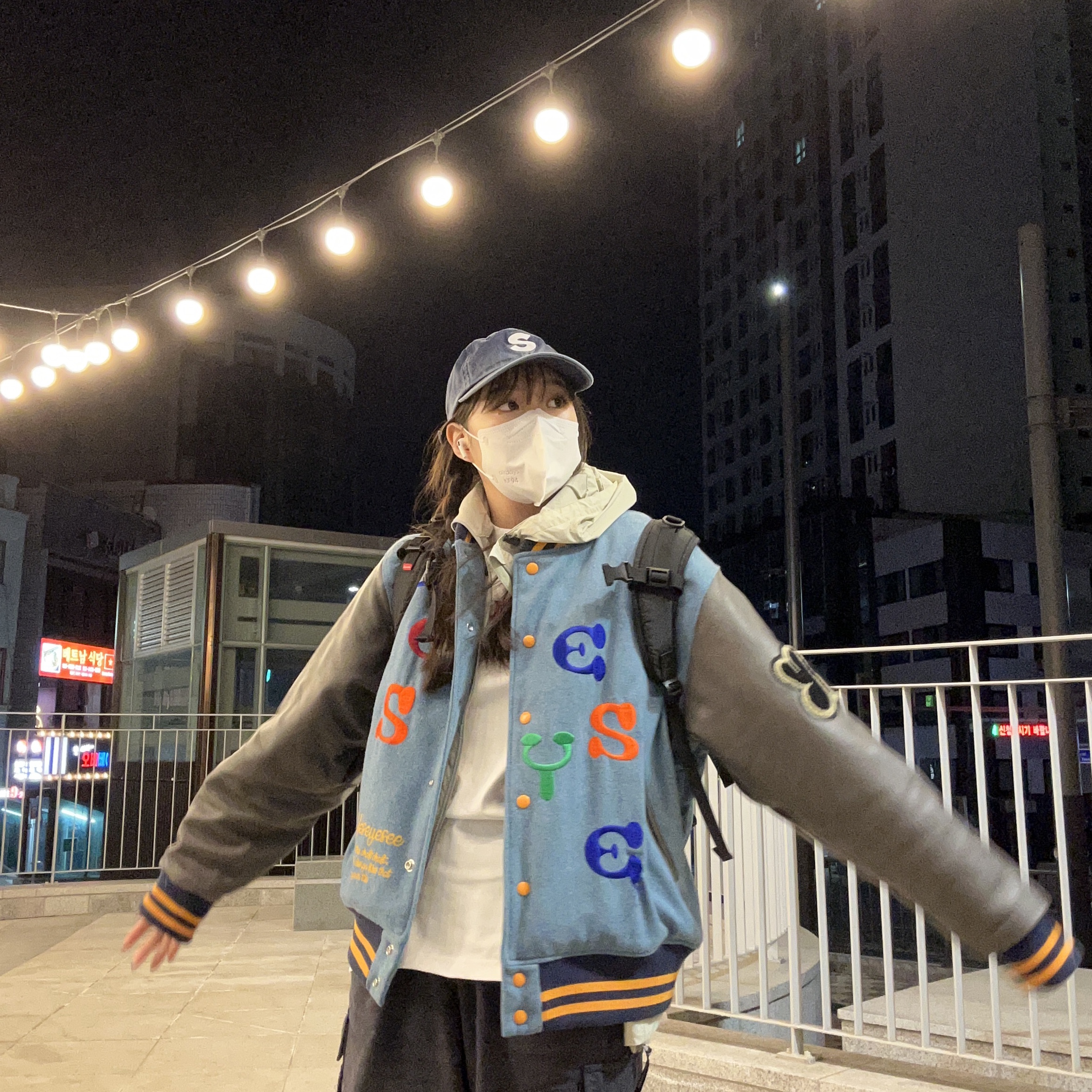 Supreme Pigment Print S Logo 6-Panel Indigo - 22FW, Supreme Backpack Black - 18SS 착용 스타일 - 3