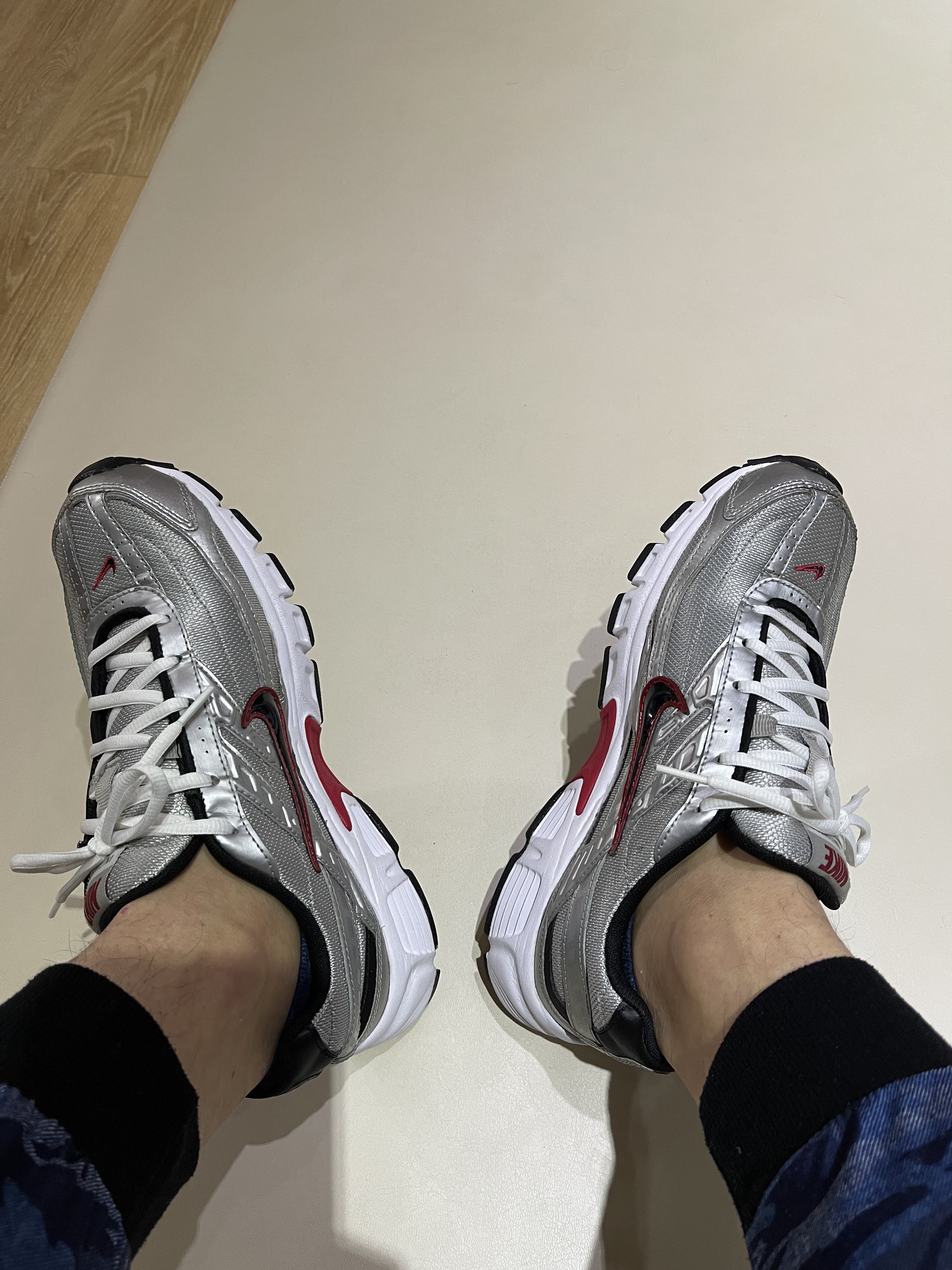 Nike Initiator Metallic Silver Black, (W) Nike Initiator Cherry Metallic Silver 착용 스타일 - 1