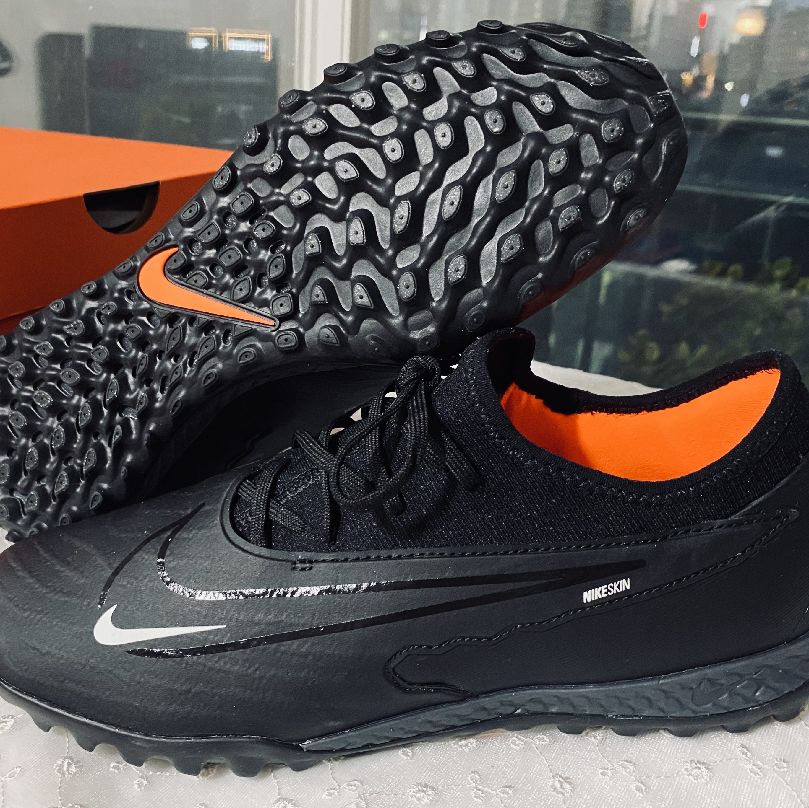Nike React Phantom GX Pro TF Black Summit White 착용 스타일 - 1