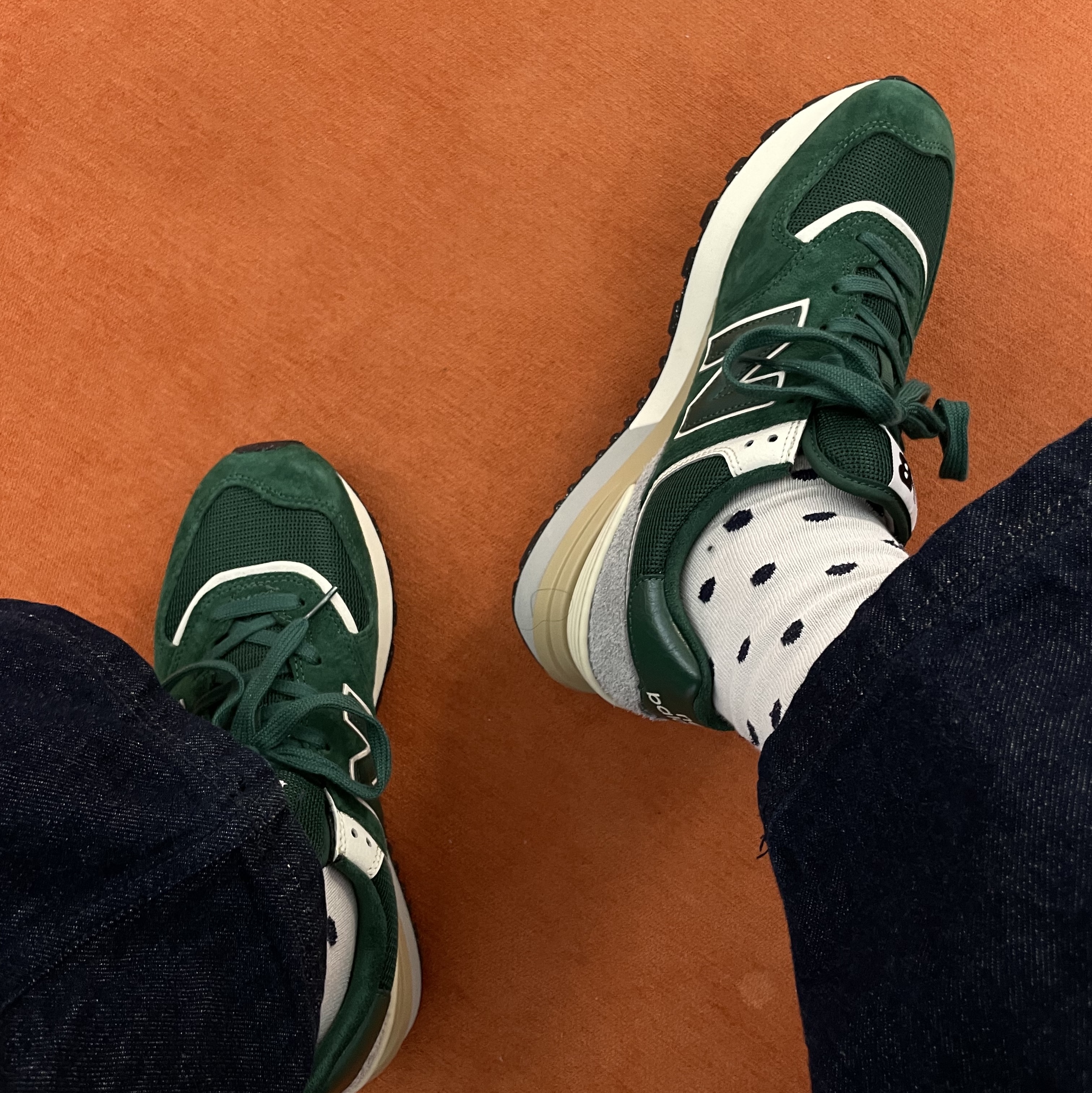 New Balance 574 Legacy Green, New Balance 574 Legacy Blue Navy 착용 스타일 - 1