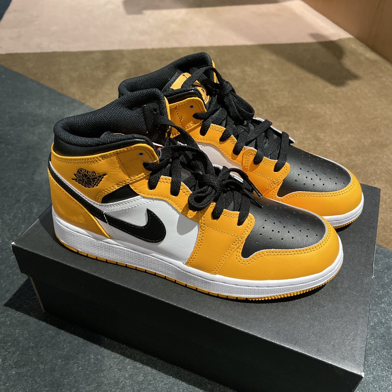 Jordan 1 Retro High OG Taxi 착용 스타일